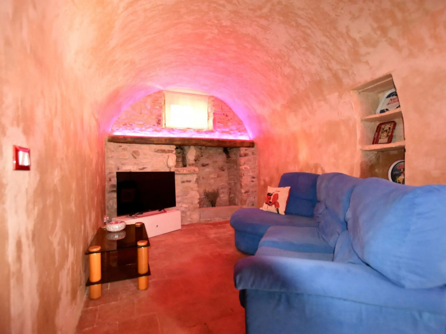 Ancient, Renovated Farmstead With Private, Equipped Garden. Only 3km From the Lake