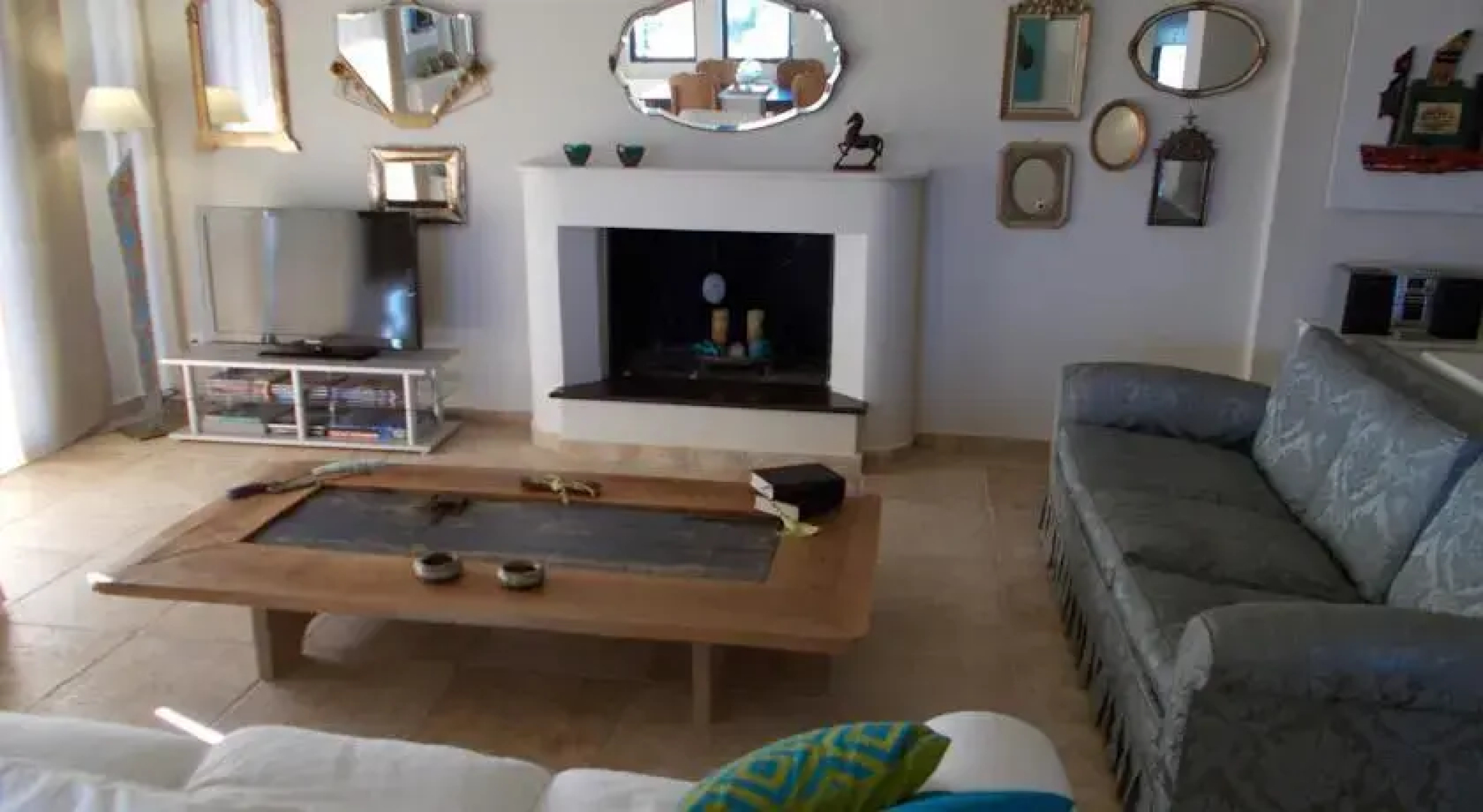 Skaloma Villas Art 2