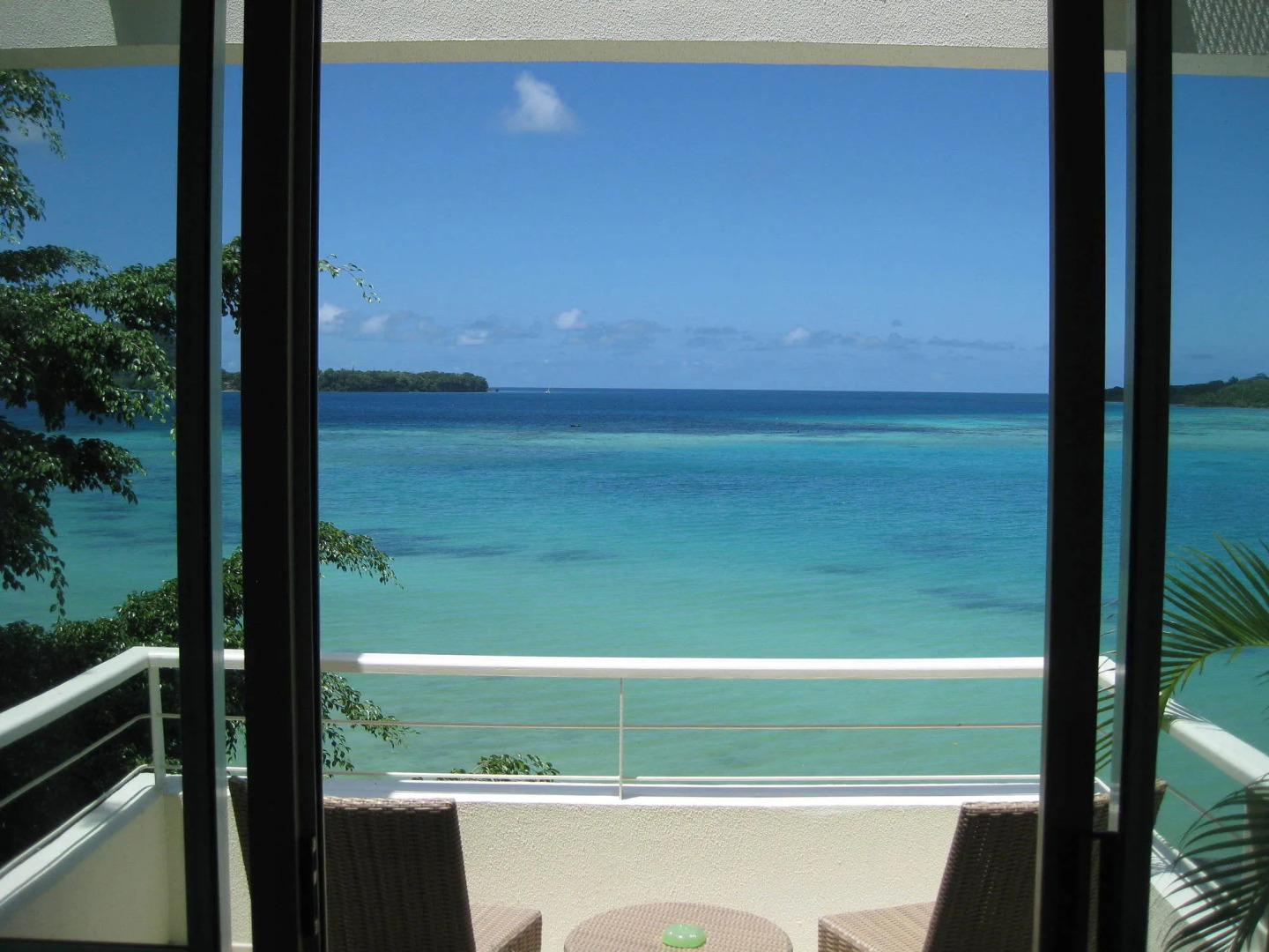 Chantilly's On The Bay