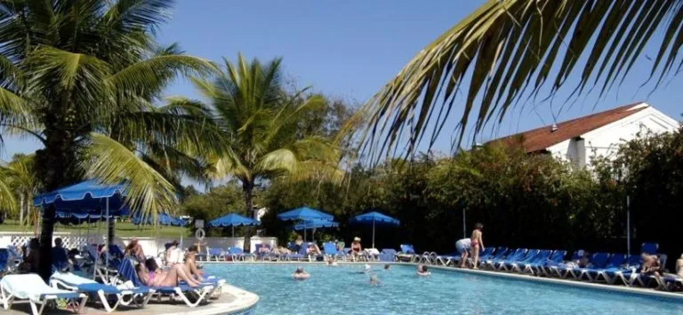 Fun Tropicale Beach Resort