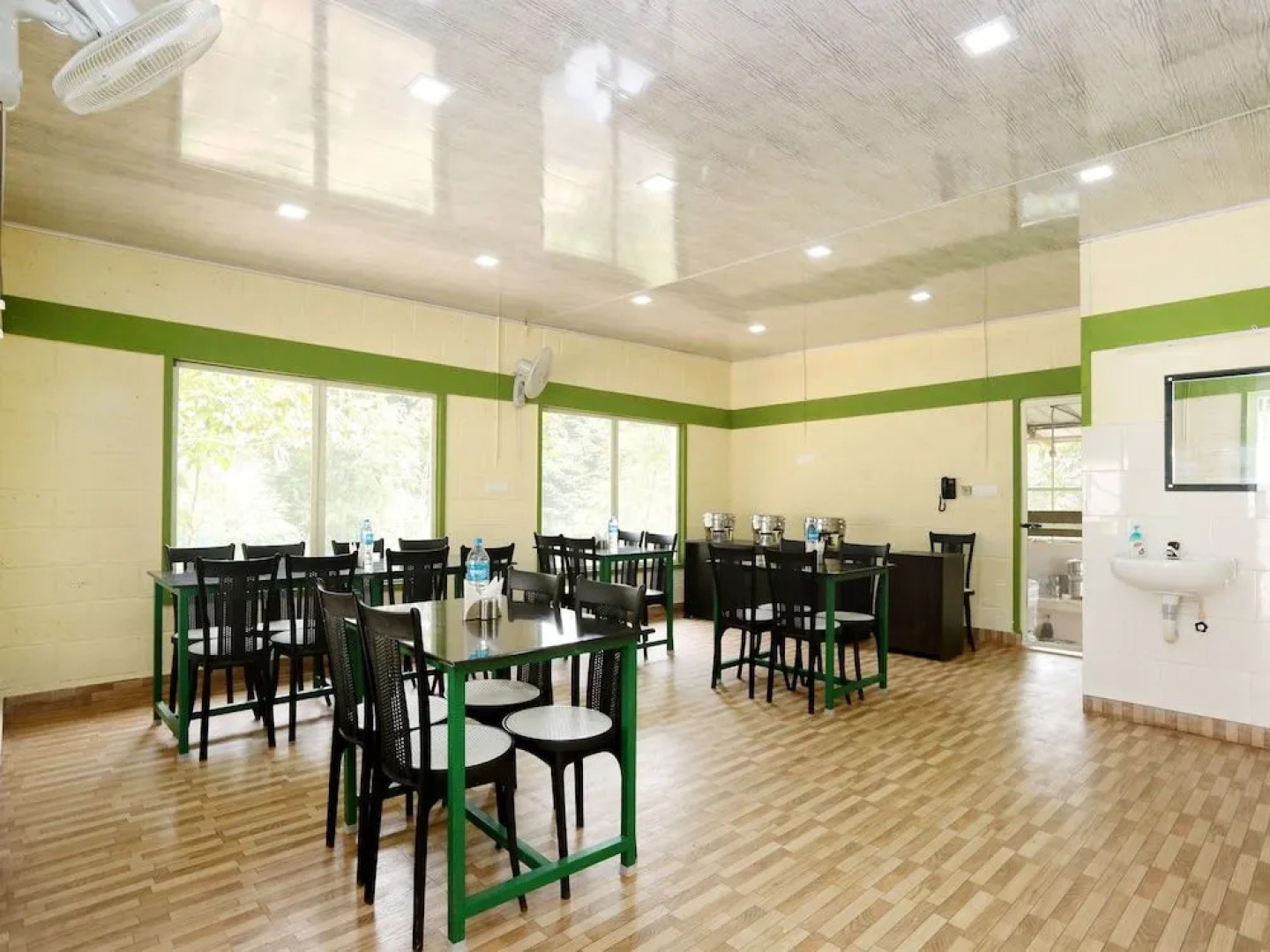 OYO 10421 La Flora Resorts