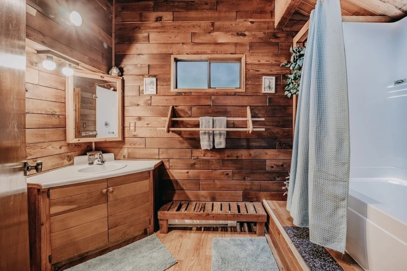 26sl - Hot Tub - Bbq - Game Room - Sleeps 8 3 Bedroom Home by RedAwning