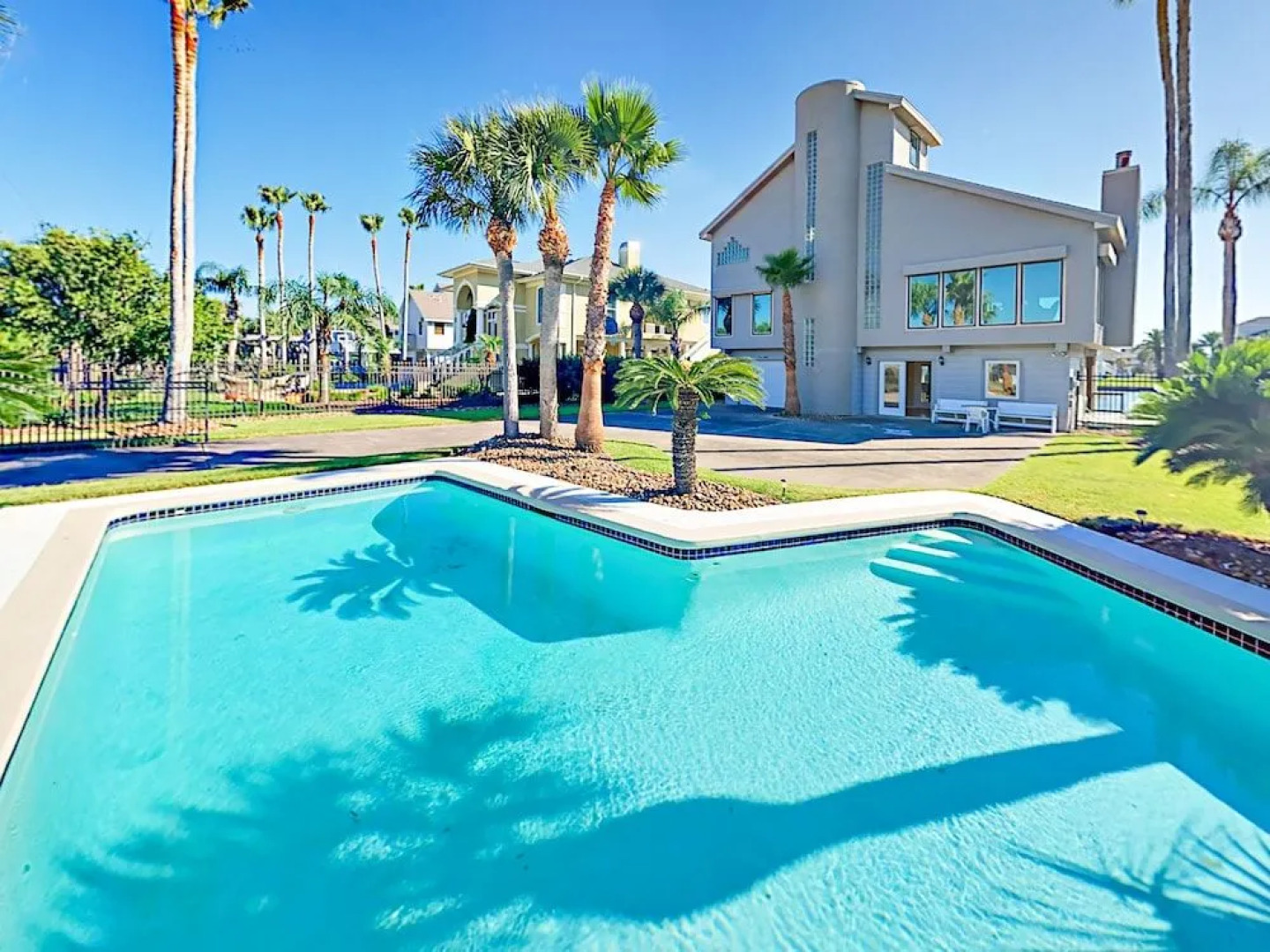 Canal-side Home 4 Bedrooms 4 Bathrooms Home