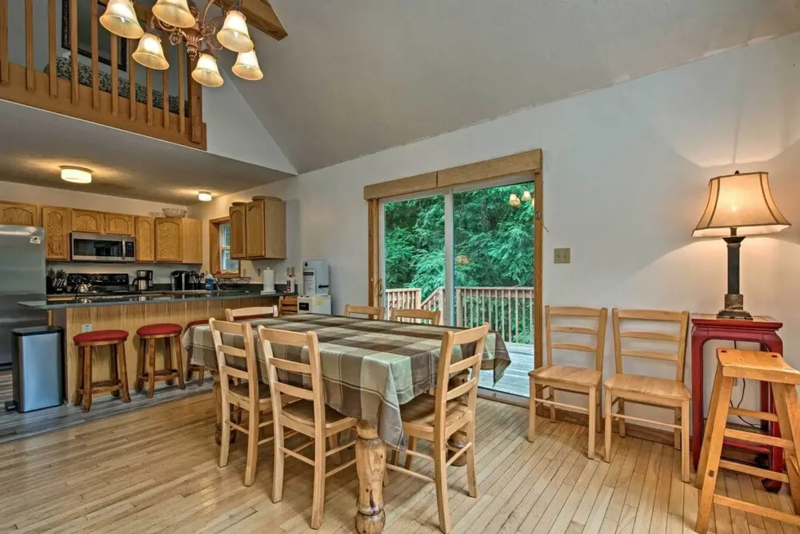 Lakeside Camelot Chalet: 3 Mi to Jack Frost Skiing