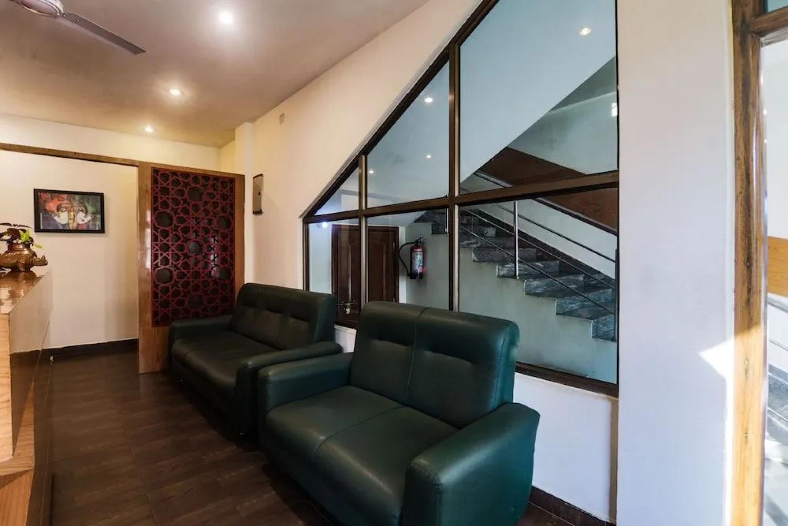 Oyo 24696 Green Point