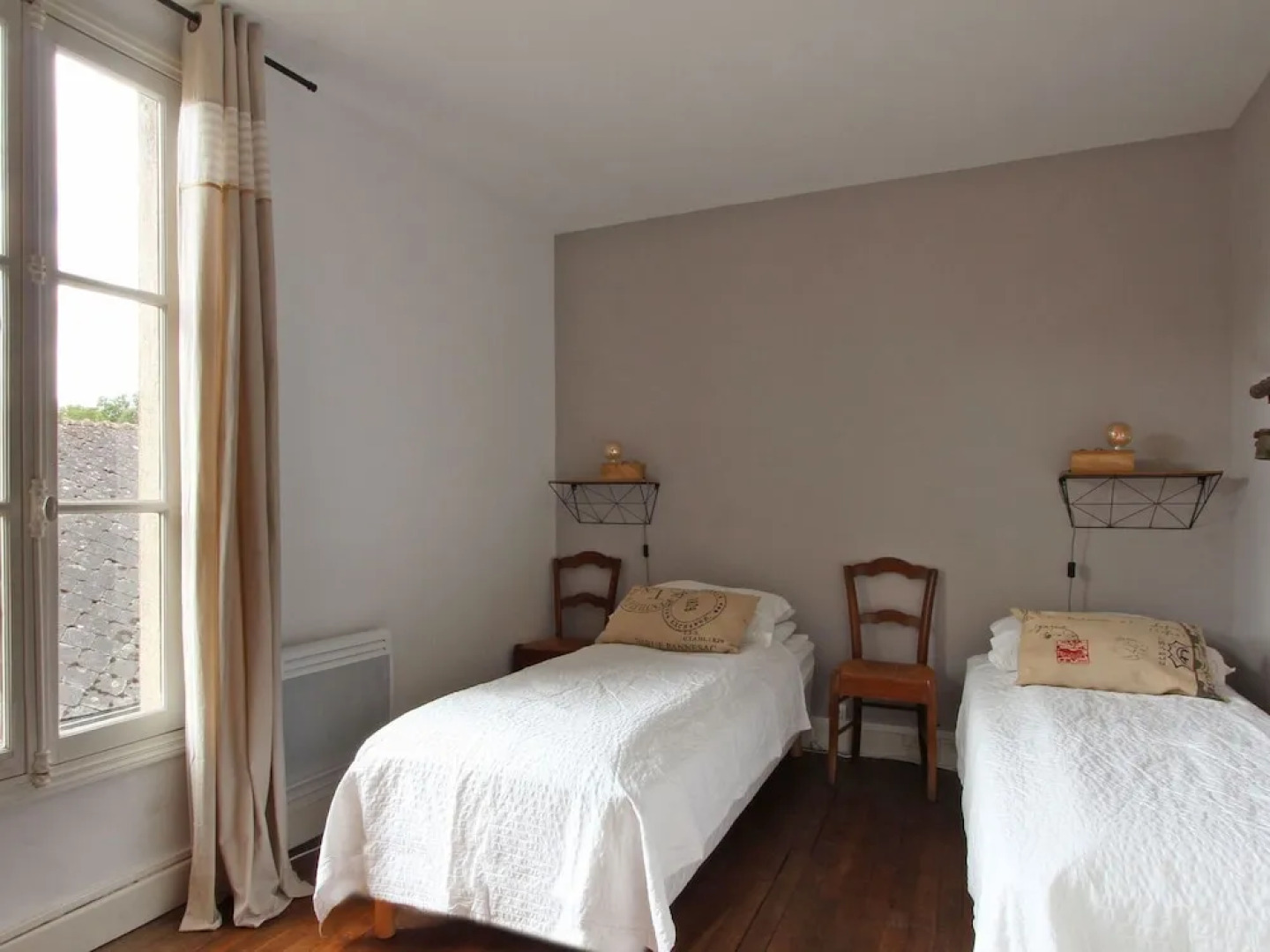 Countryside Holiday Home in Poil With Private Garden