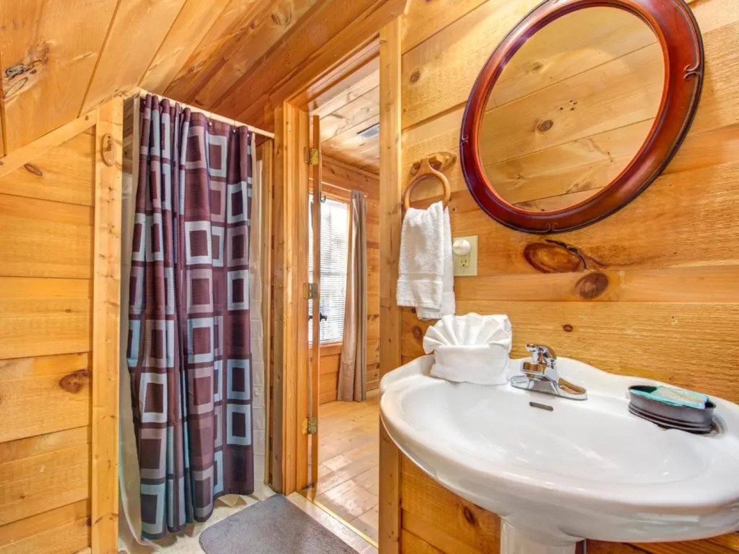 Sunset Lodge, 3 Bedrooms, Hot Tub, Fireplace