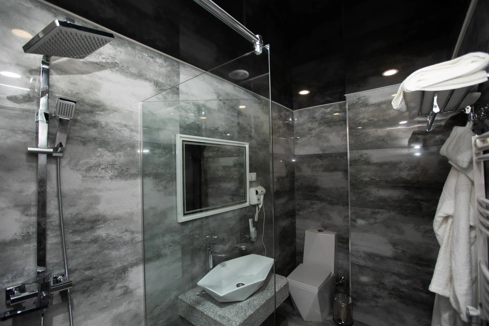 V hotel & tours