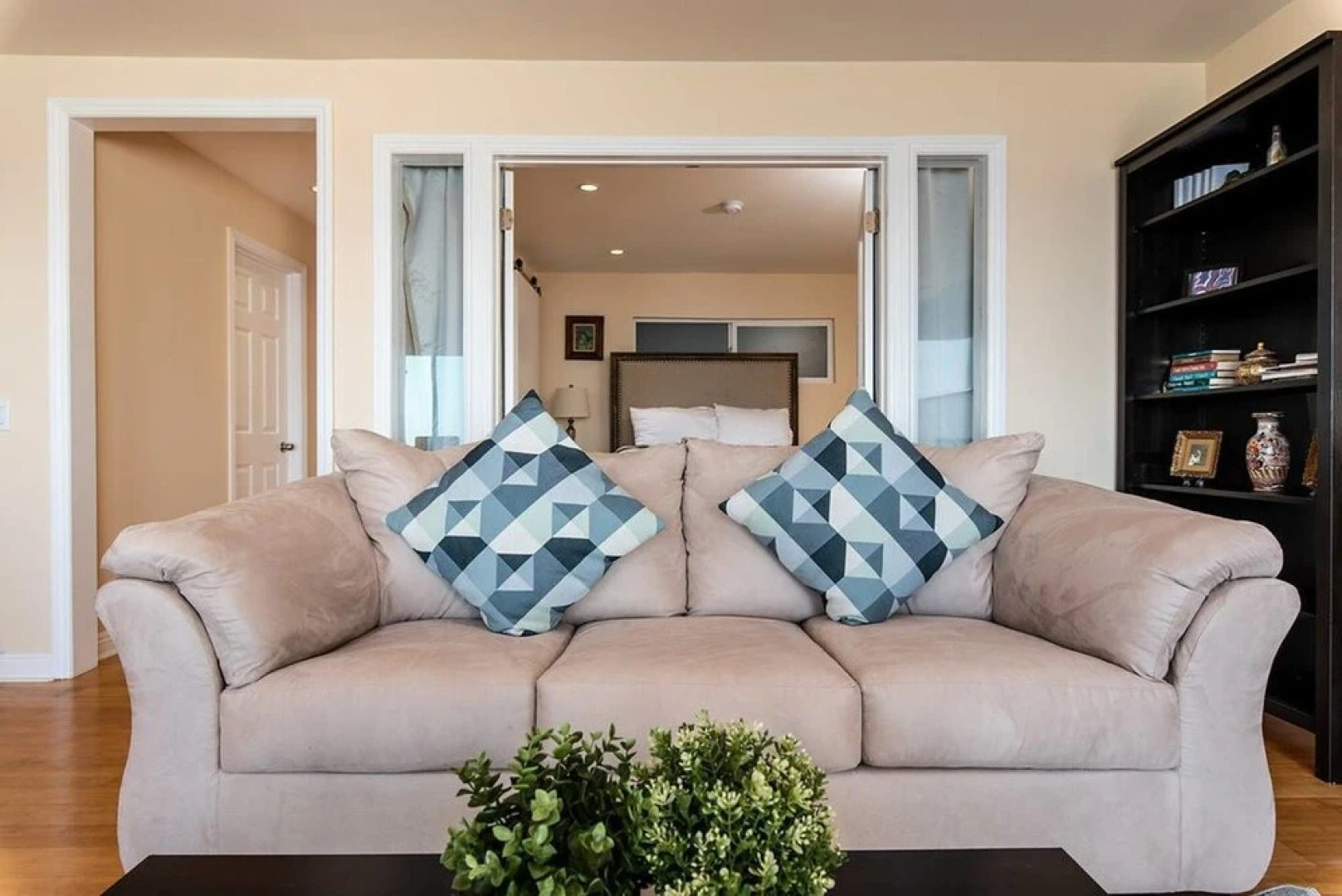 Oceanfront Malibu Beach House 1 bdr 4 Sleeps