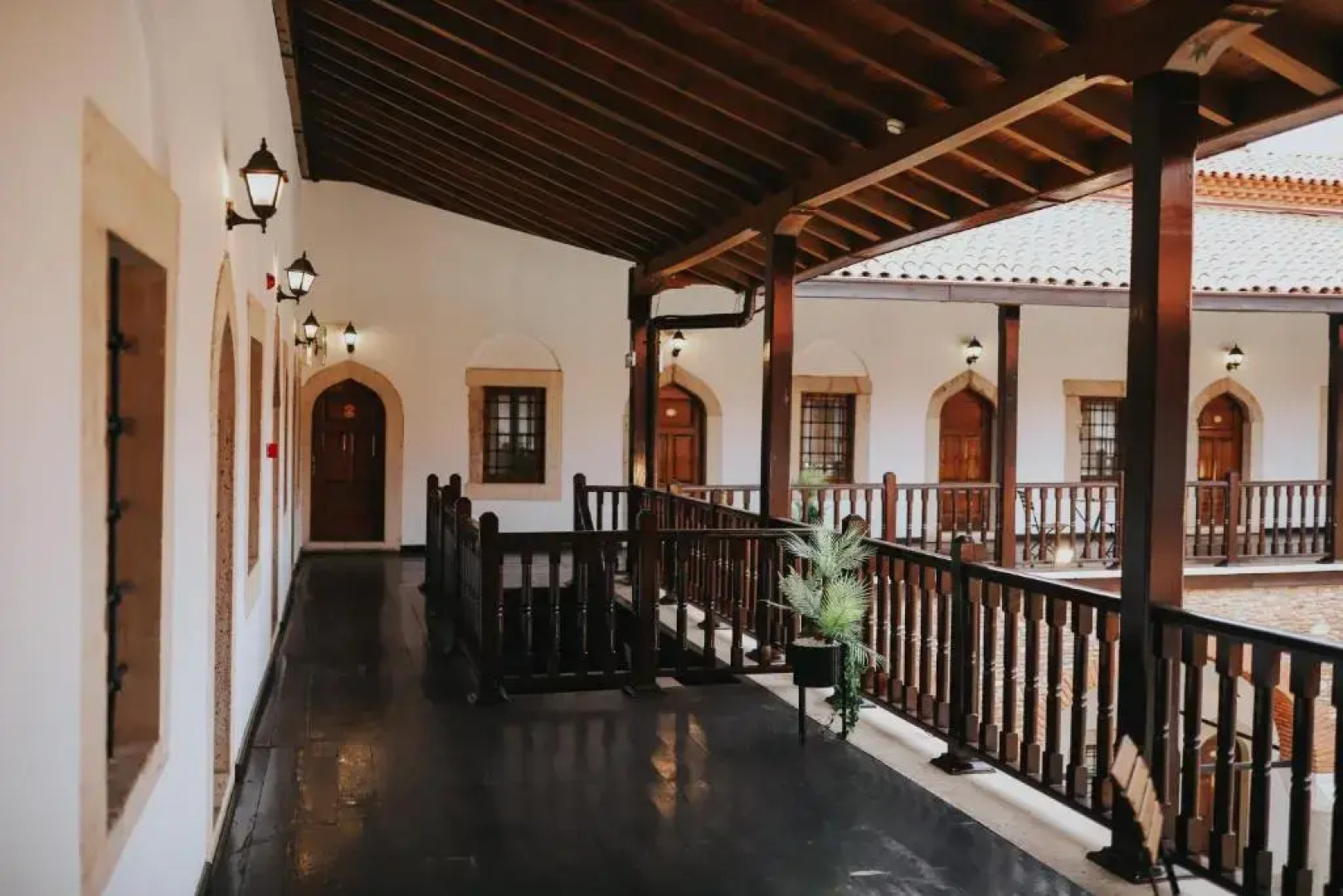 Zi̇nci̇rli̇ Han Oteli̇