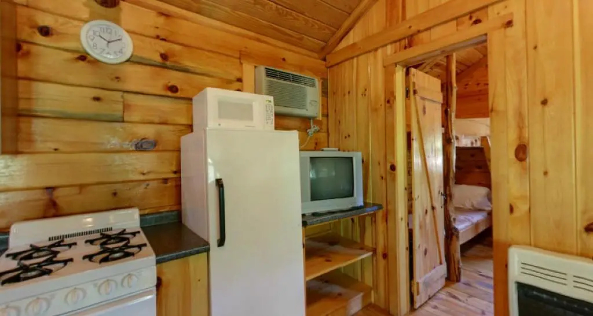 Robin Hill Camping Resort Deluxe Cottage 13