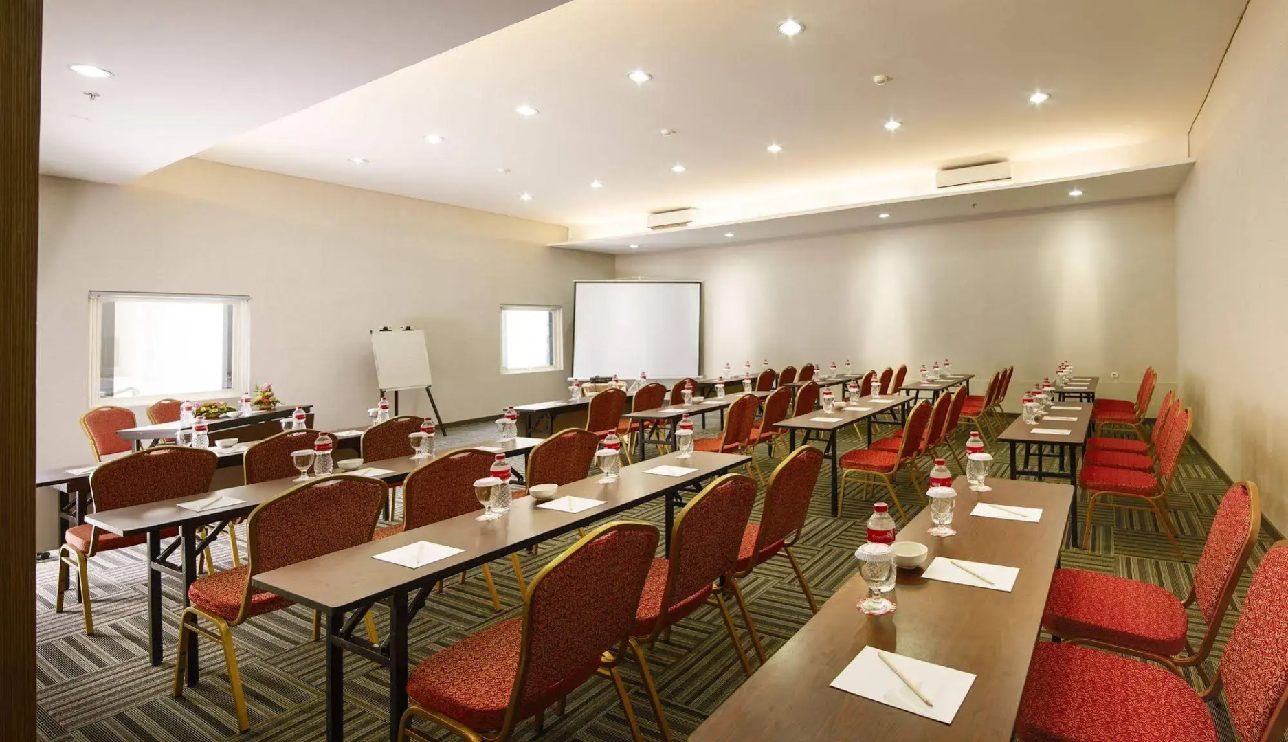 Townhouse Oak Cihampelas Near Ciwalk Formerly Promenade Hotel