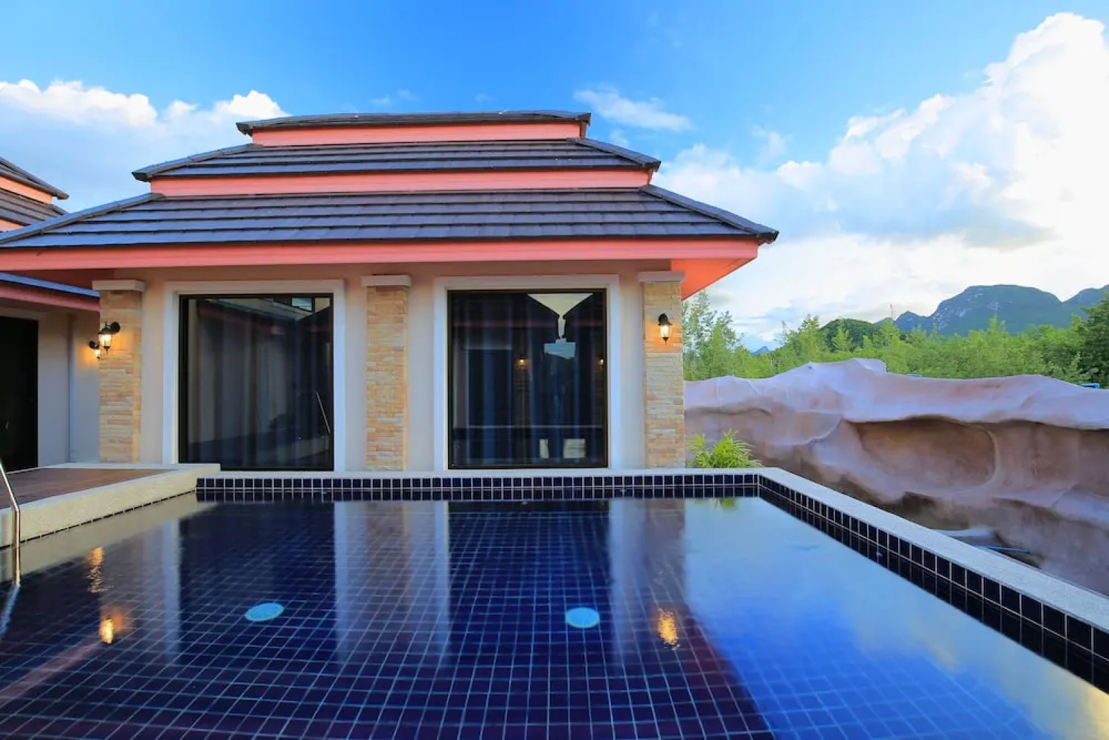 Baan Oshi Beach