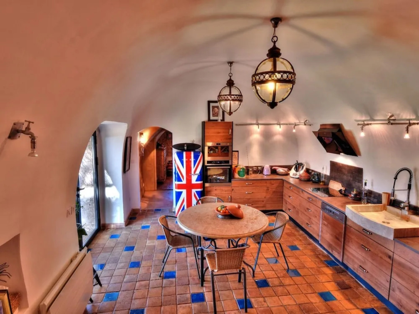 Beautiful Character House With Private Pool and High-end Services