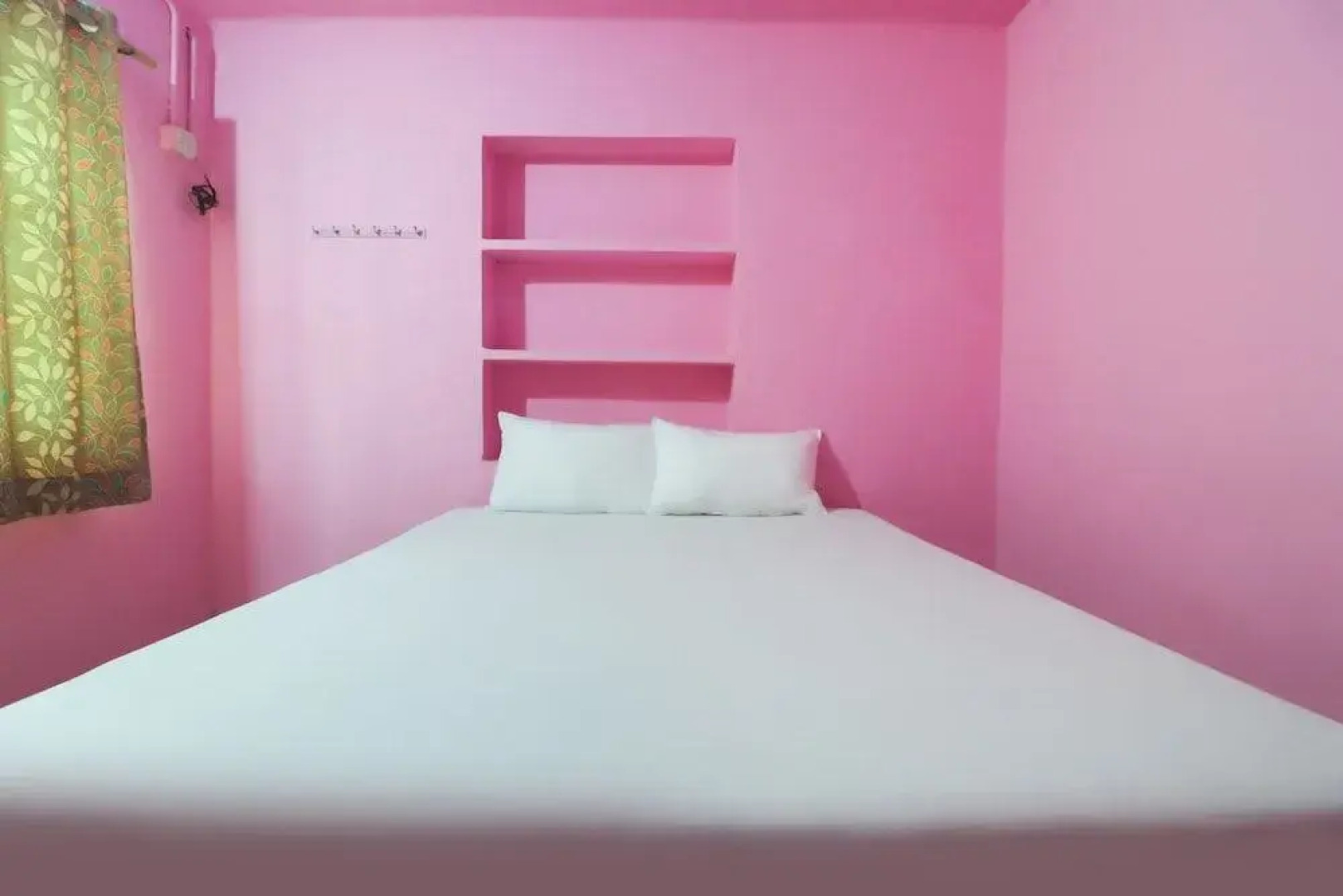 Hotel Queens Inn by OYO