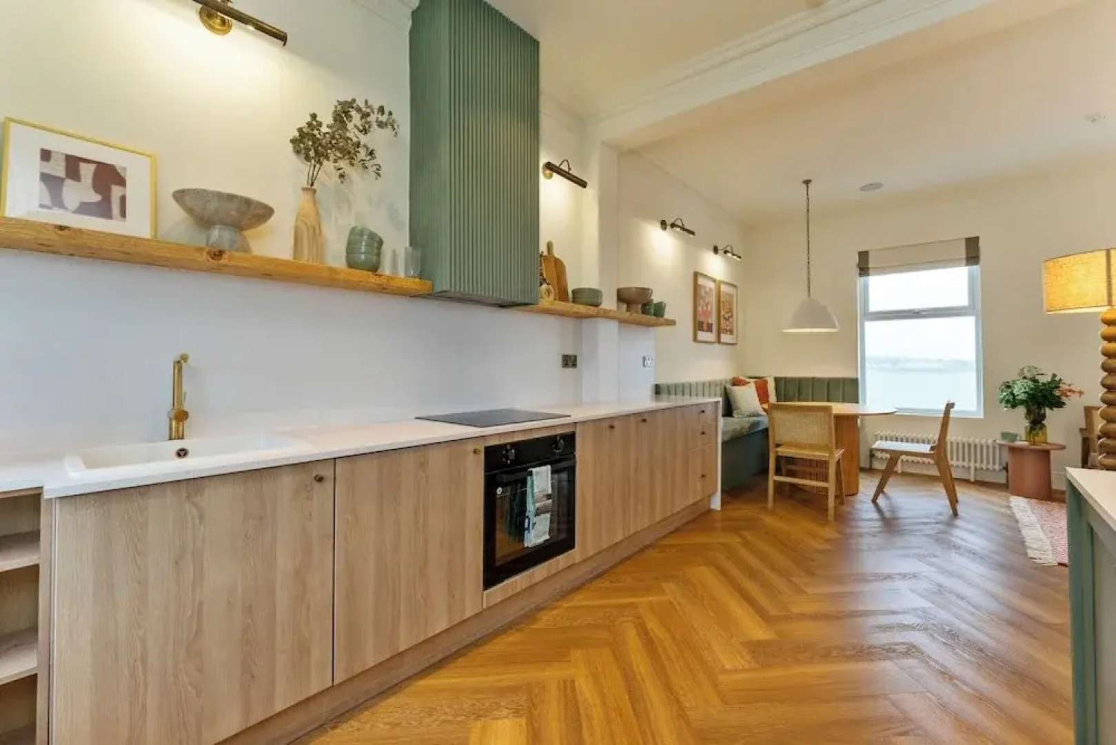 Modern 2-bed Apartment - Sleeps 6 - Seafront View