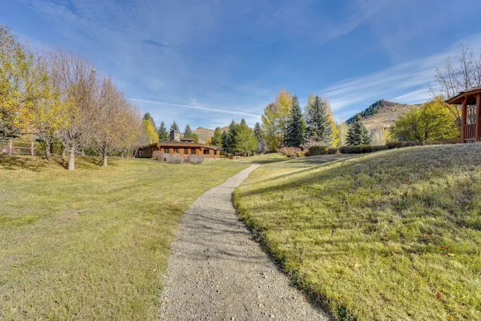 Sun Valley Log Home w/ Hot Tub & Mtn Views!