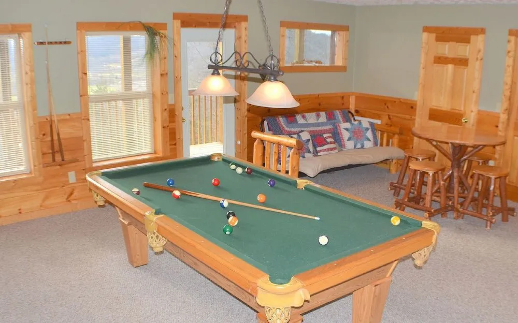 Autumn Mist - 3 Br cabin by RedAwning