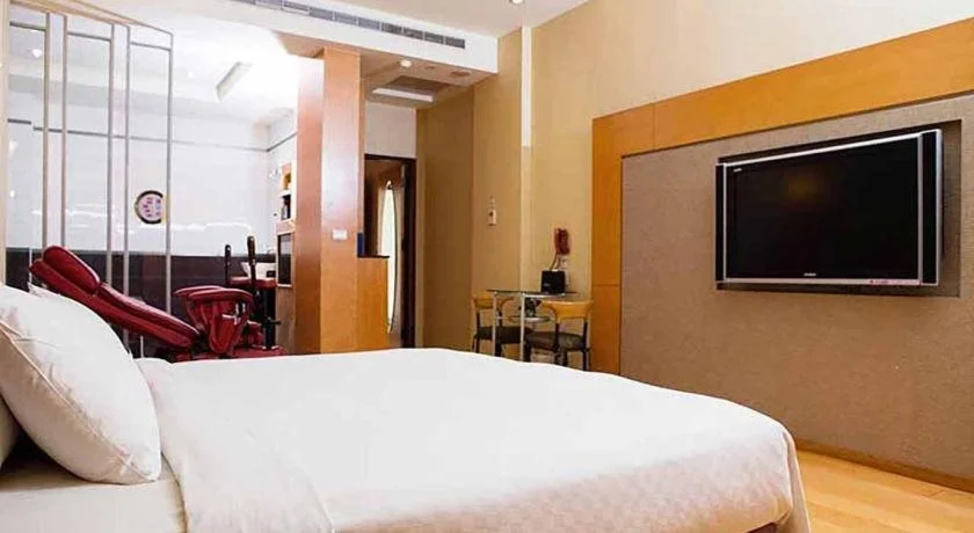 Royal Group Motel Chien Kuo Branch