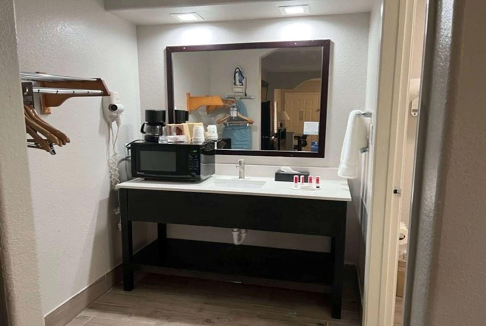 Super 8 by Wyndham Mont Belvieu/Baytown East