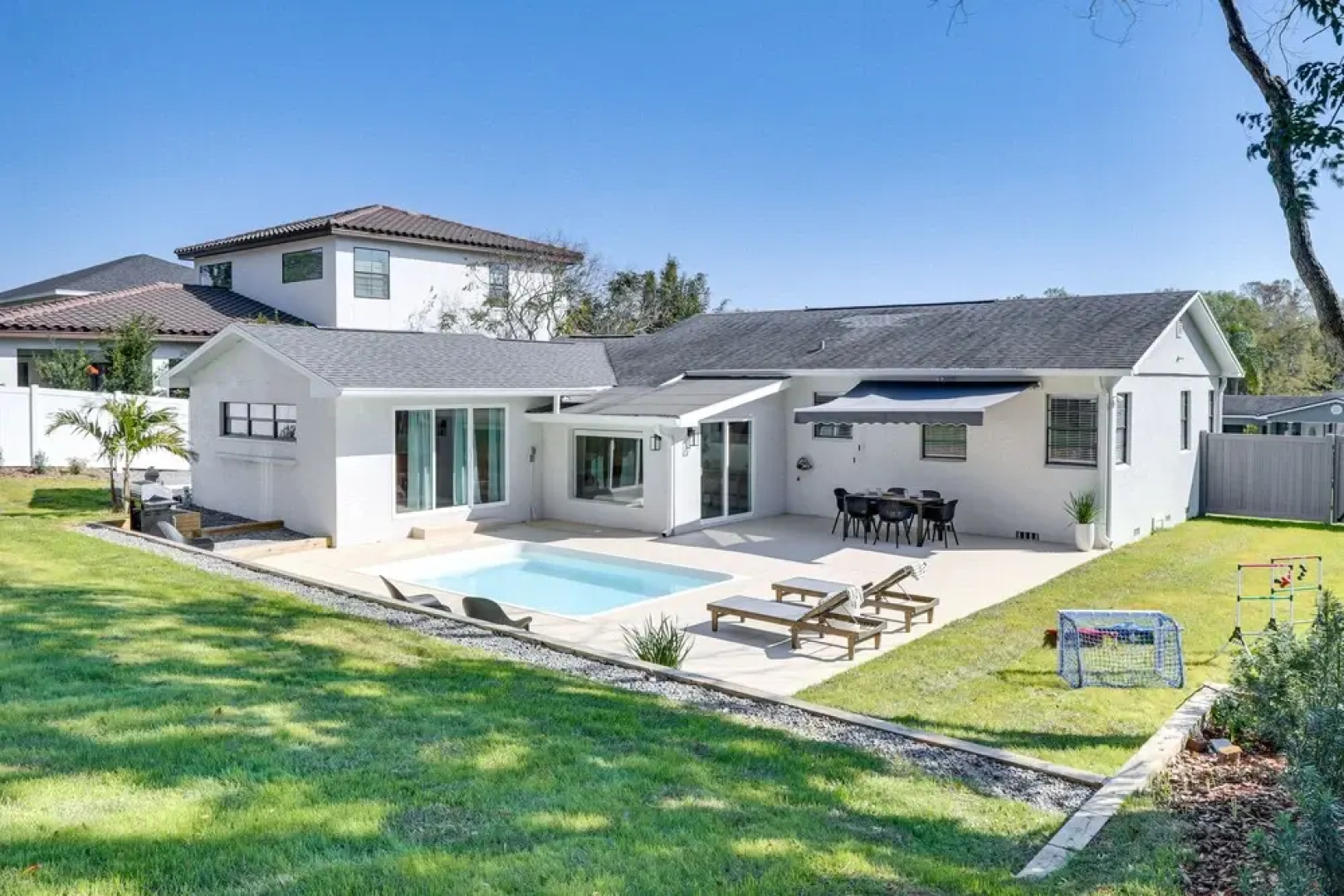 Lakeland Retreat: Private Heated Pool & Yard Games