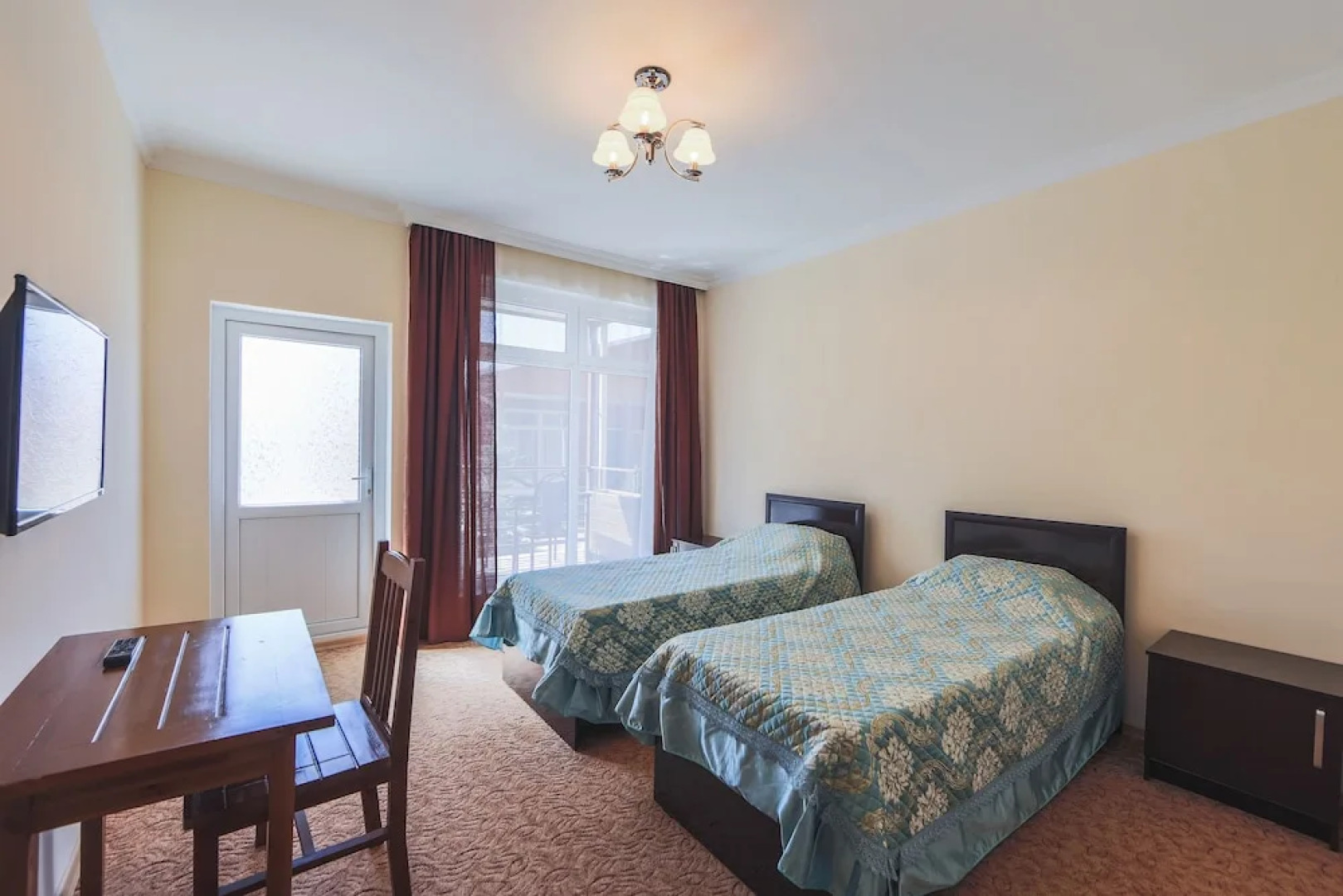 Курорт Altyn Bulak на берегу озера