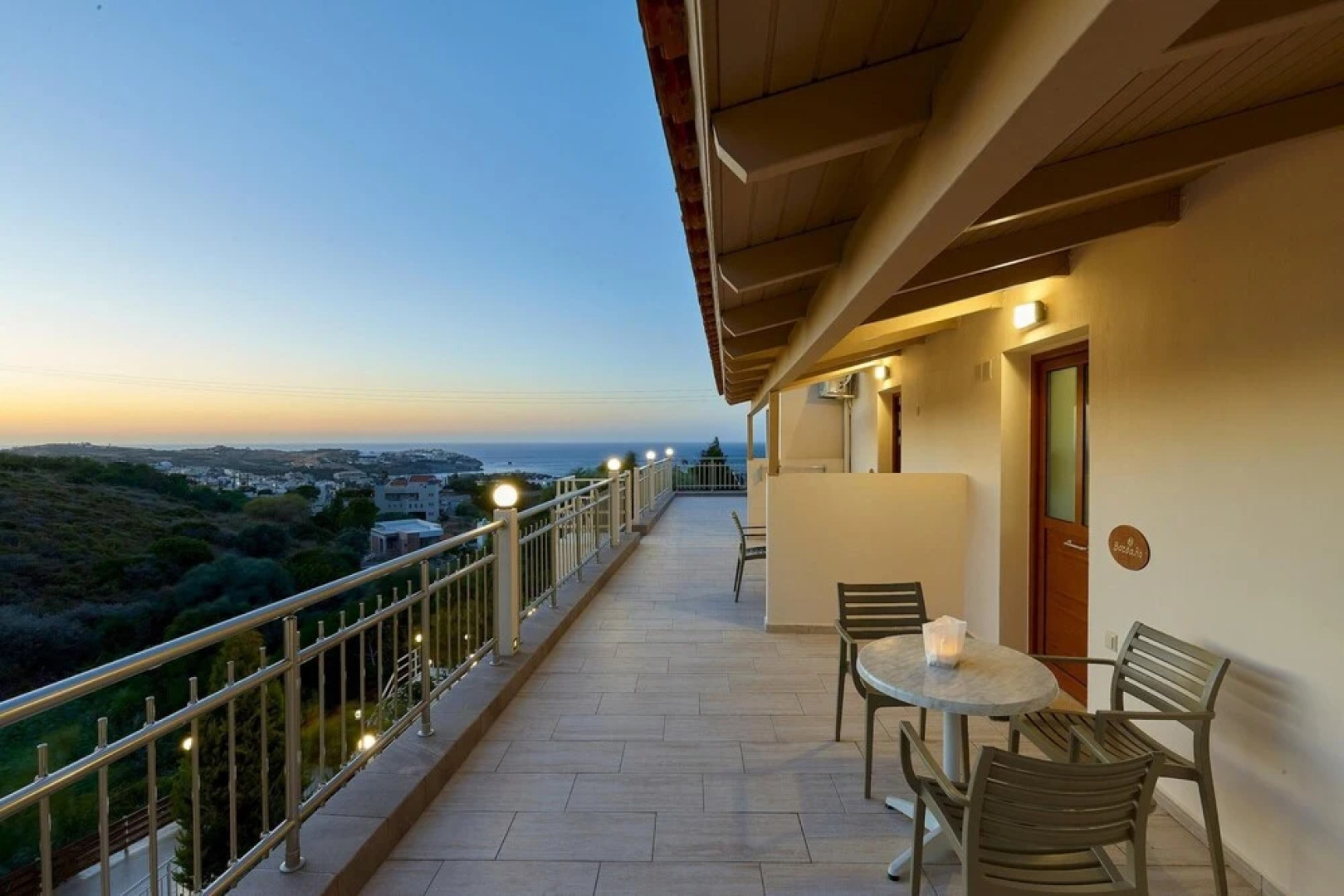 Cozy Pool Front Apartment With sea View Green