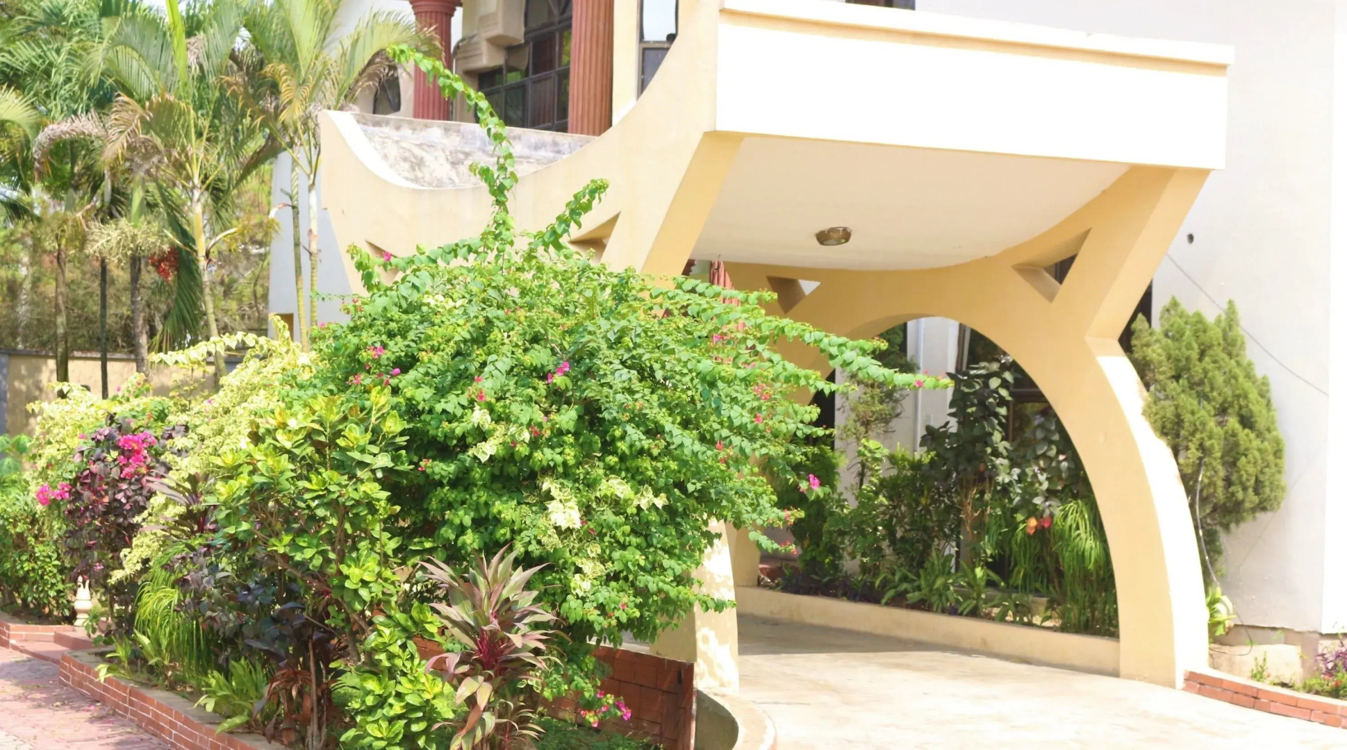 Tourist Castle Hotel and Suites