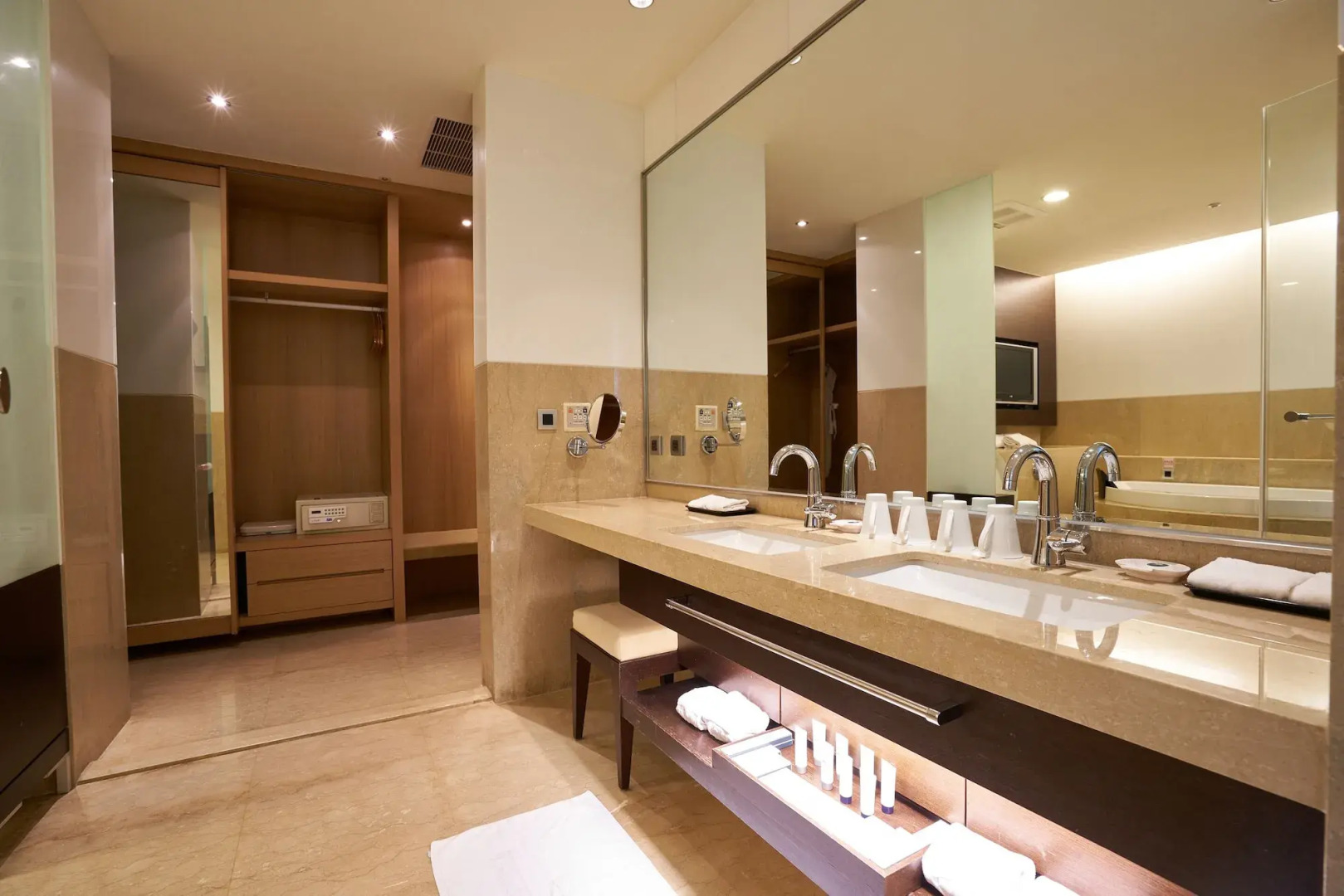 Taipung Suites