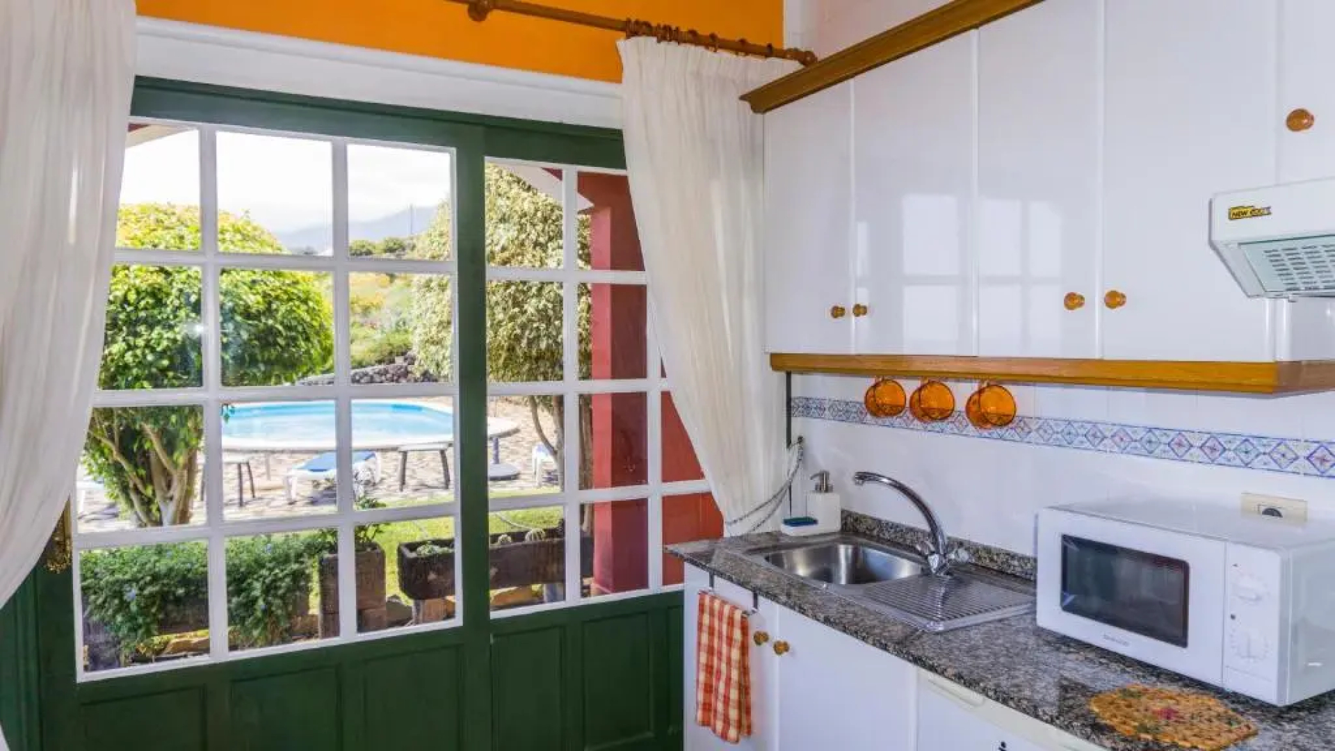 La Rivera Apartments