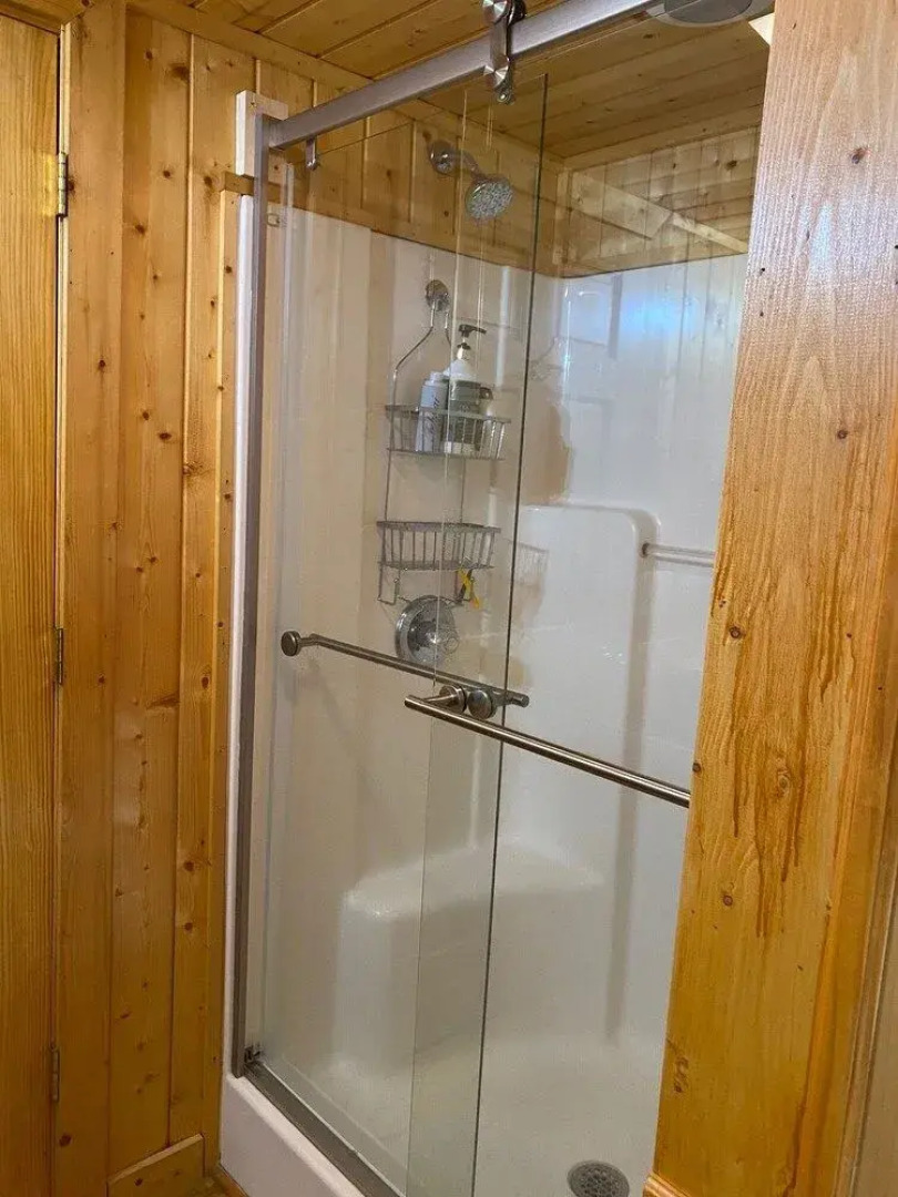 Southern Oak 2 Bedroom Cabin by Redawning