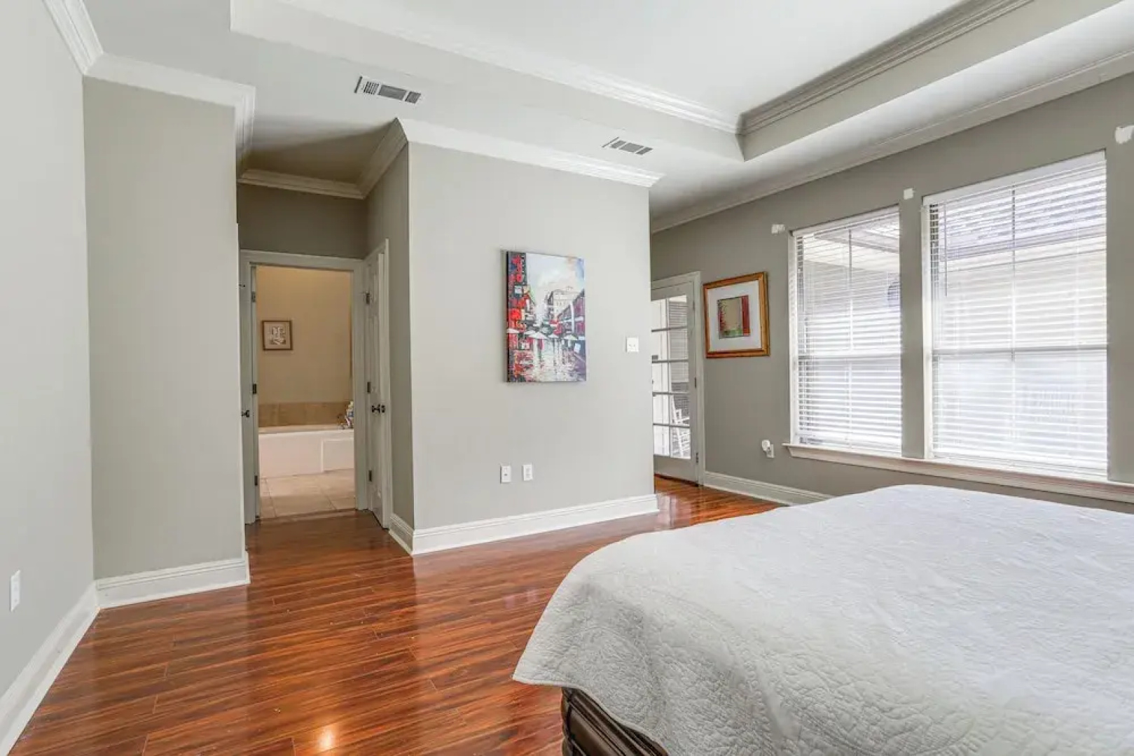 Easy Access to I-10: Family Home in Prairieville!