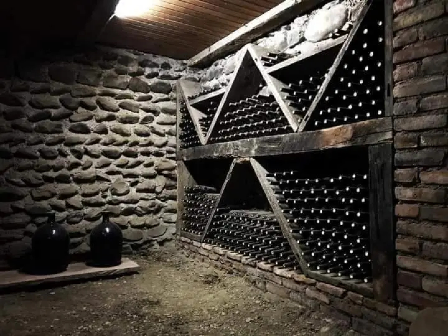 Cottage and Gigo Papa's Wine Cellar