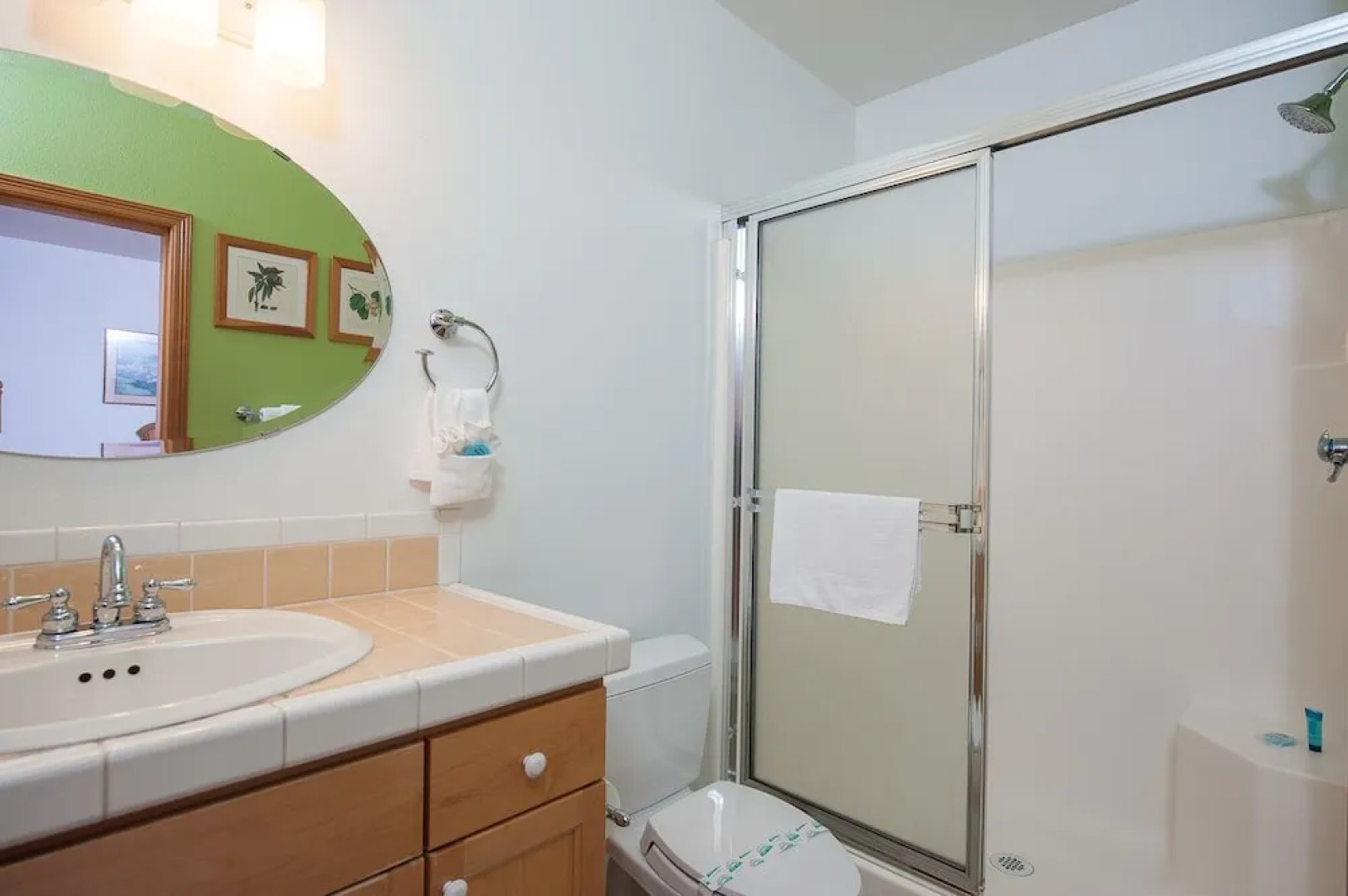 Sheltering Pines 4 Br cottage by RedAwning