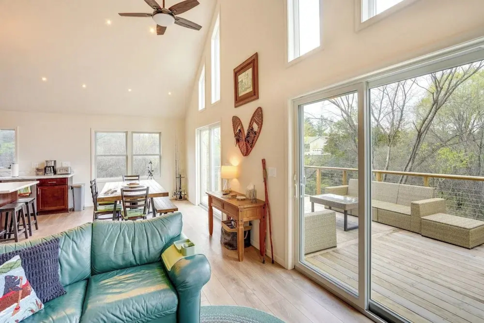Sleepy Hollow Lake Home w/ Deck, Pool Access!