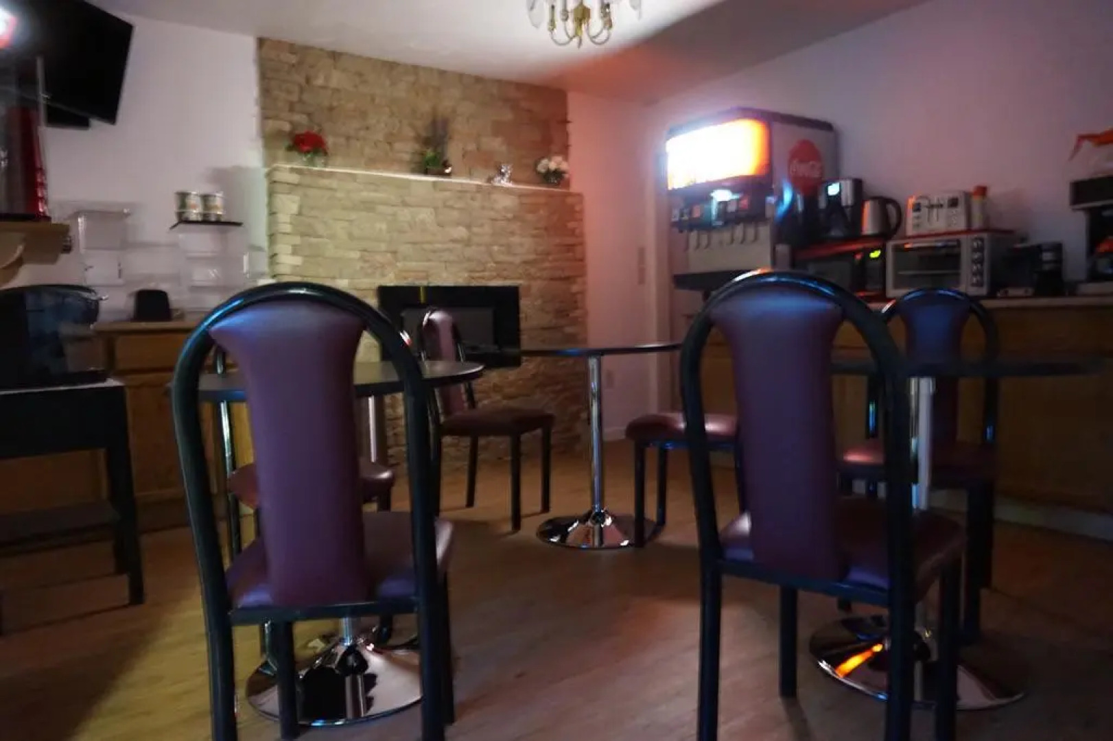 Eagle Crater Lake Inn