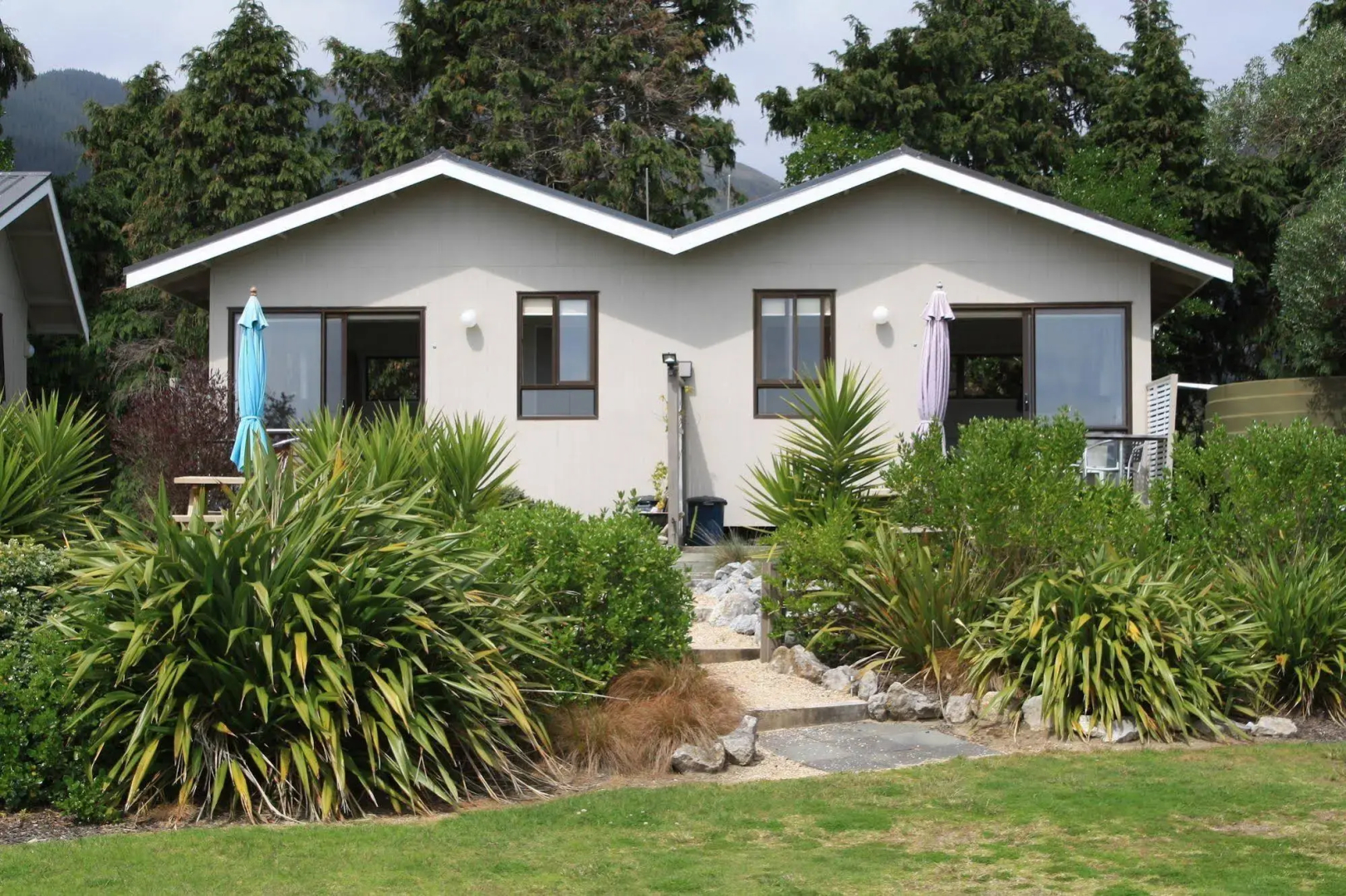 Pohara Beachfront Motel