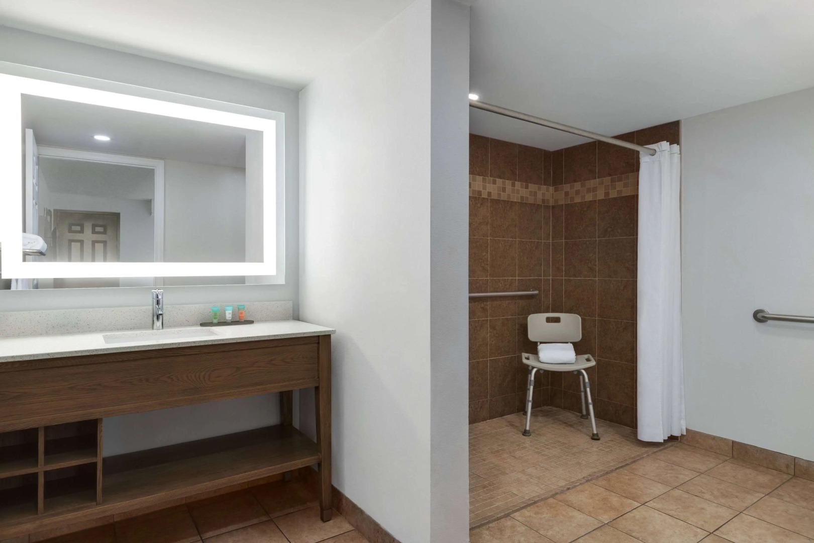 La Quinta Inn & Suites by Wyndham Oceanfront Daytona Beach