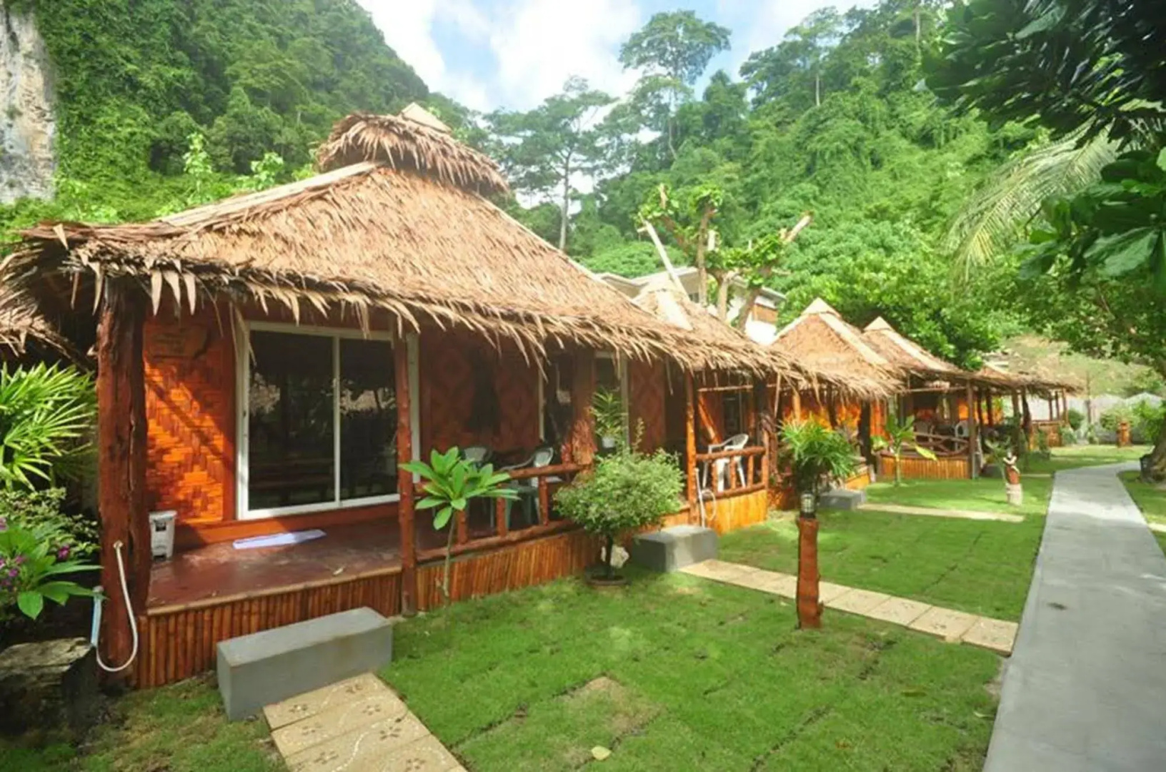 Phi Phi Nice Beach Resort