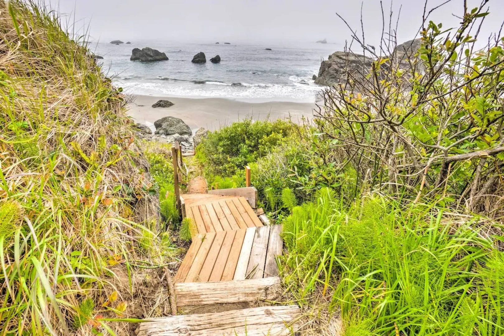 Serenity By The Sea - Chic Oceanfront Home w/ Deck