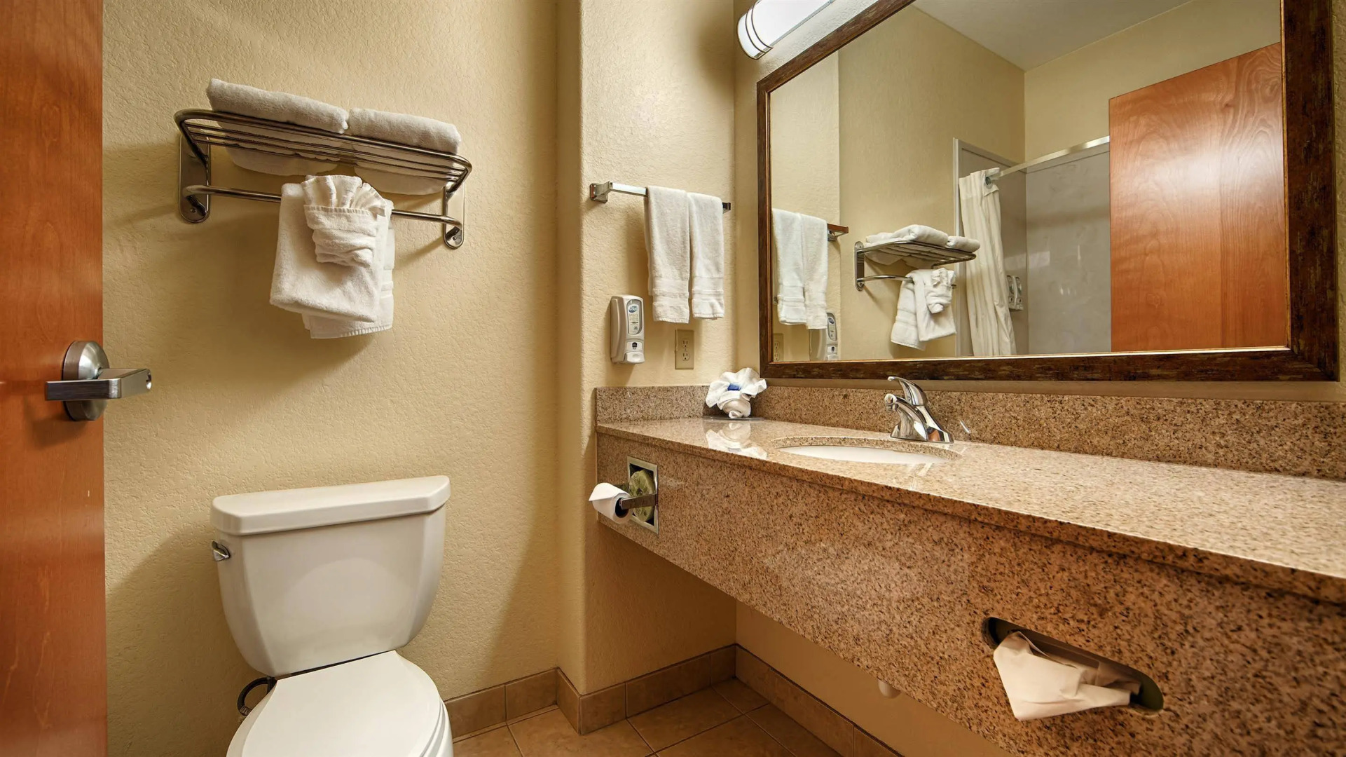 Best Western Plus San Antonio East Inn & Suites