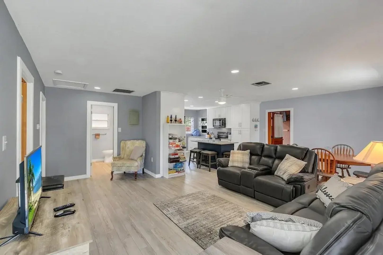 Charming Pool Home Minutes From Downtown Orlando and Winter Garden