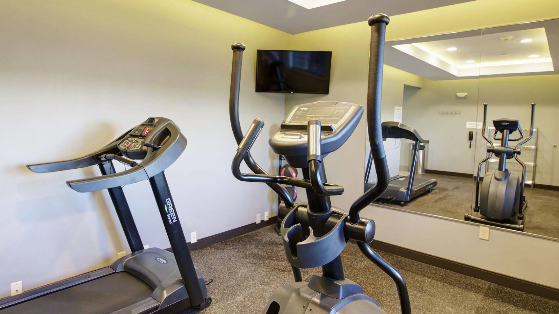 Days Inn & Suites Port Arthur