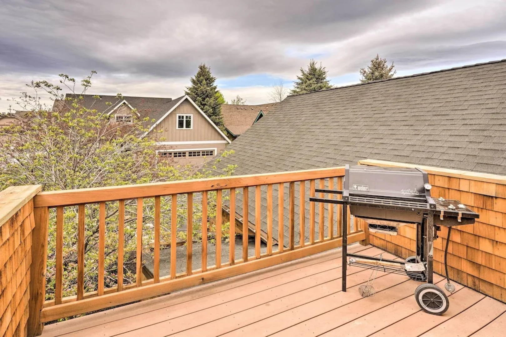 Sisters Getaway w/ Hot Tub ~ Half-mi to Dtwn!