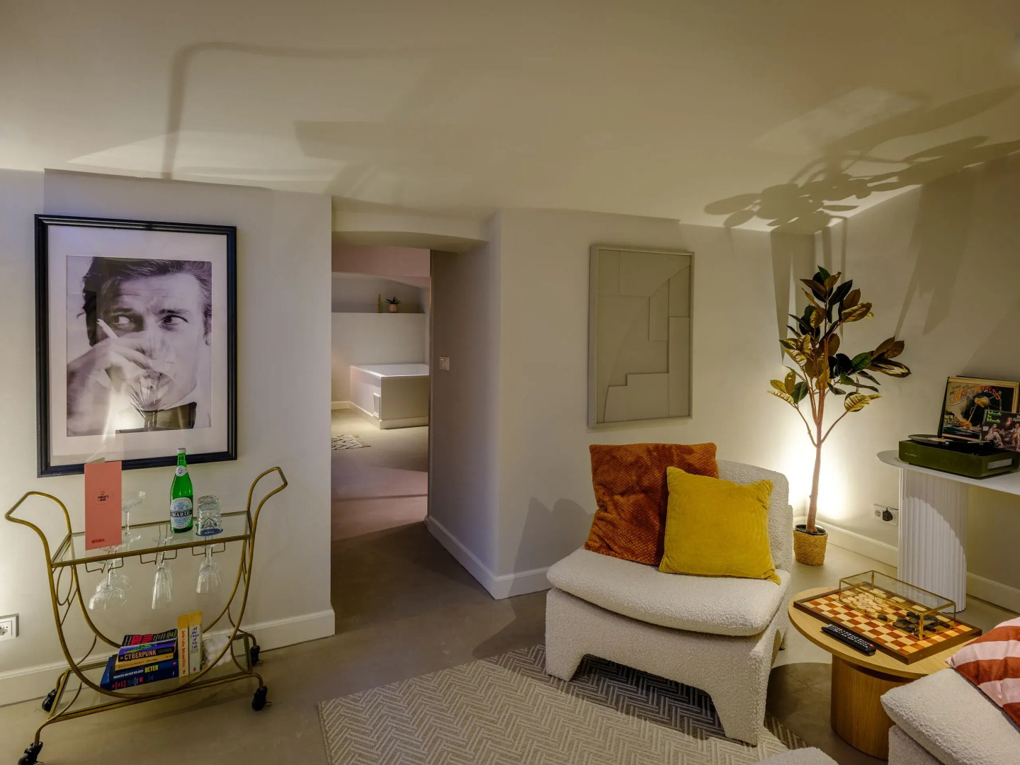 FINCH Boutique Hotel