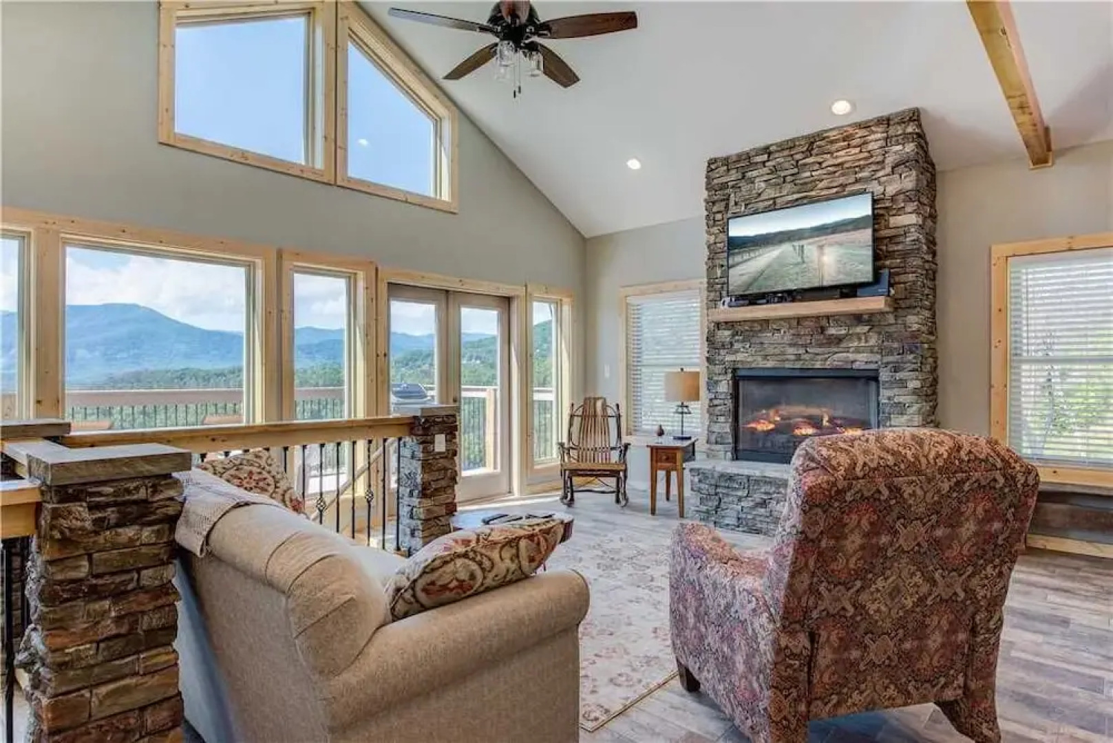 Hello Smokys - Two Bedroom Cabin