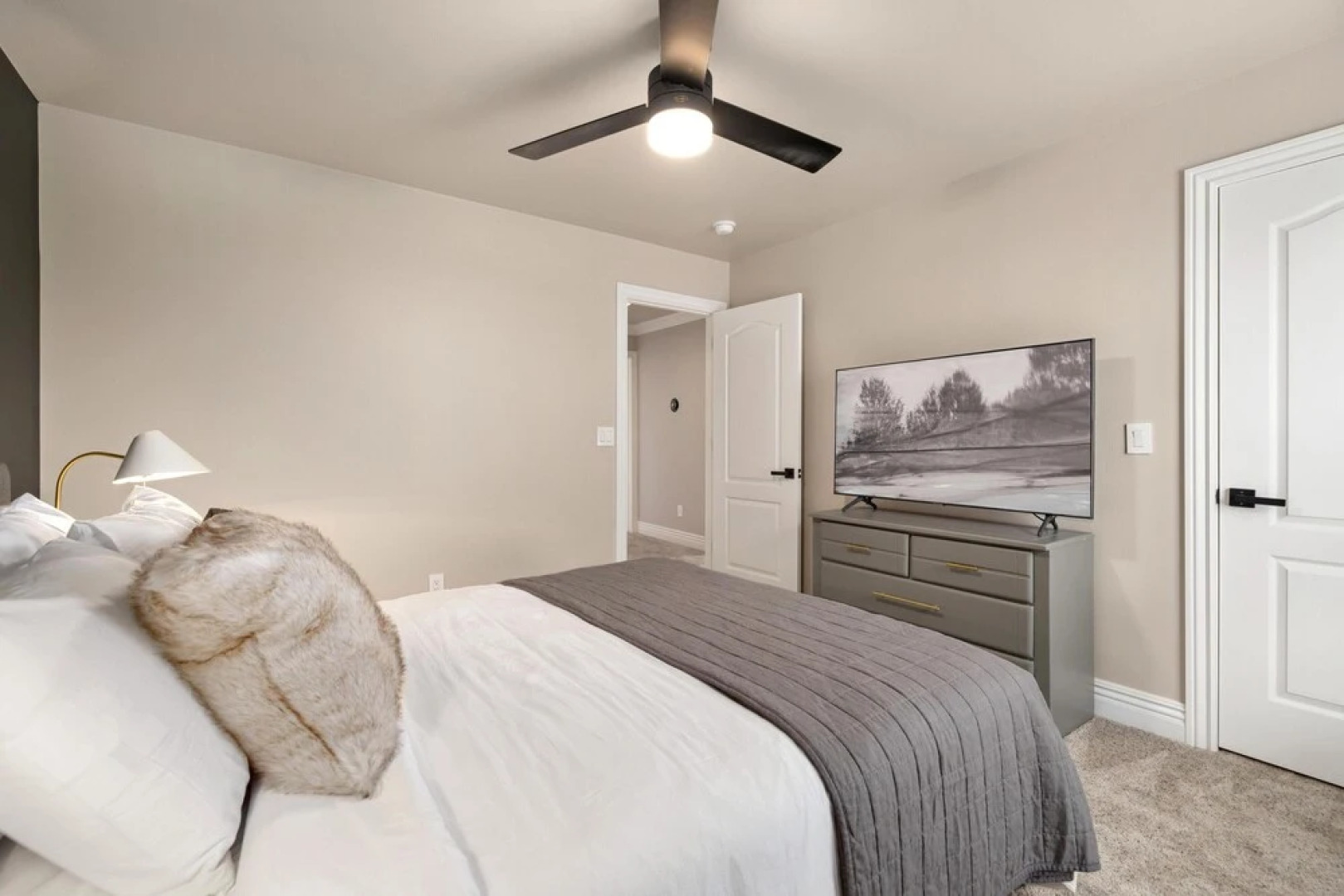 The Hearth House - Quiet Rogers Retreat - Newly Renovated