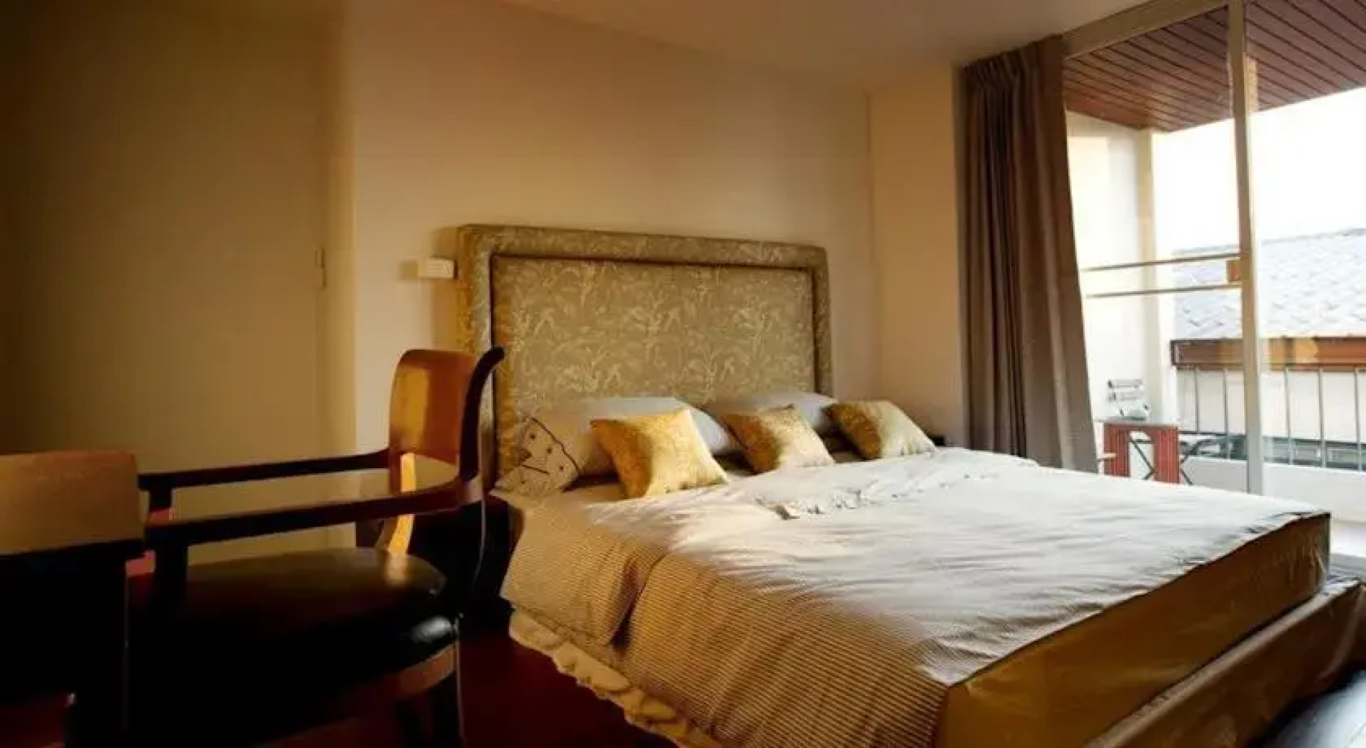 Bangpa-in Place Serviced Apartment