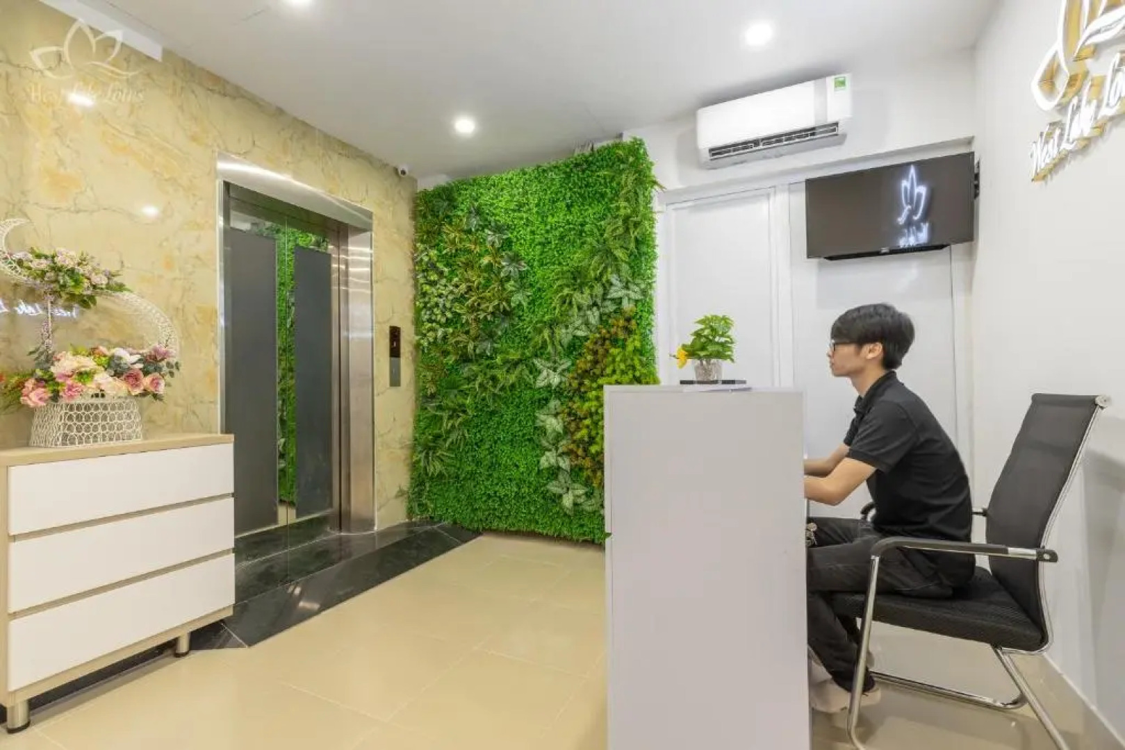 The Lakeview - West Lake Lotus Apartments