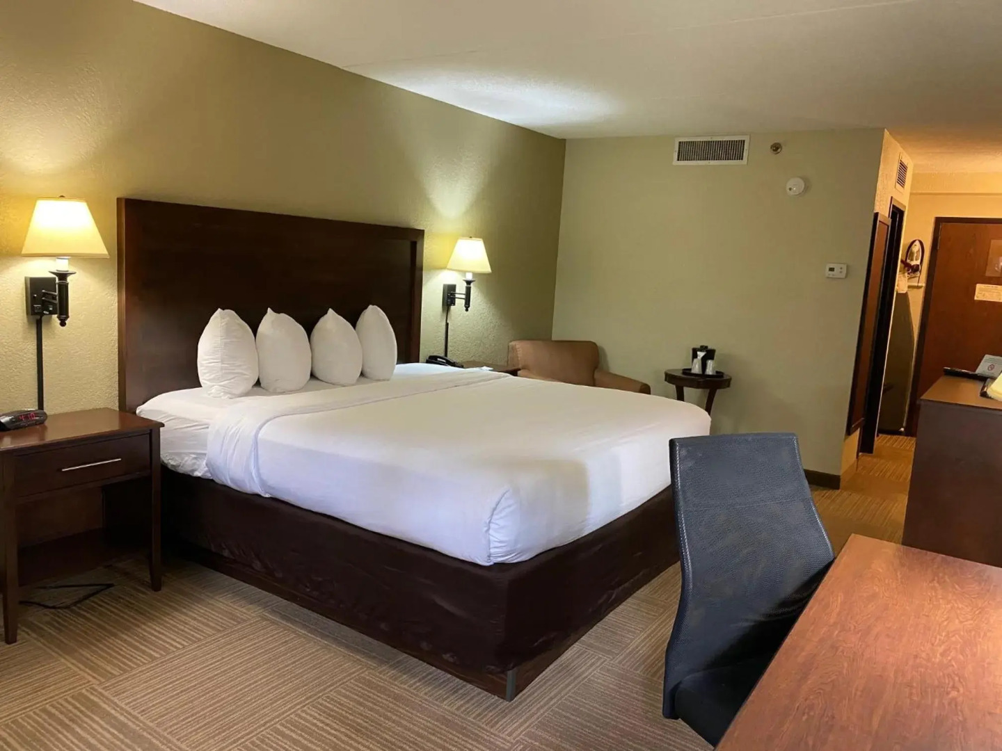 The Atrium Hotel on Third